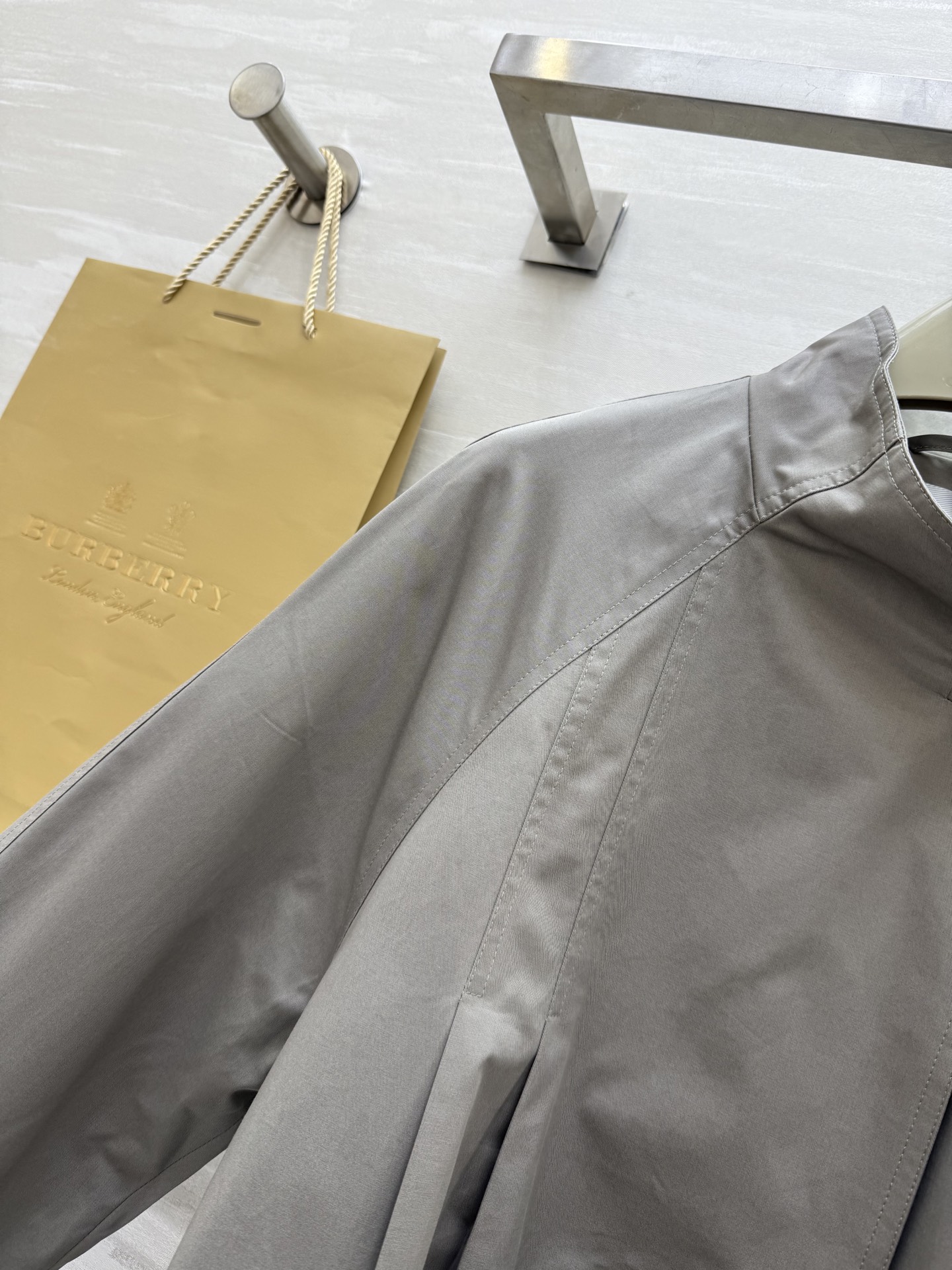 #Burberr♡²⁵一粒扣极简风衣 高品质定制 现货首发size：S/M/L（s码胸围：110，衣长：