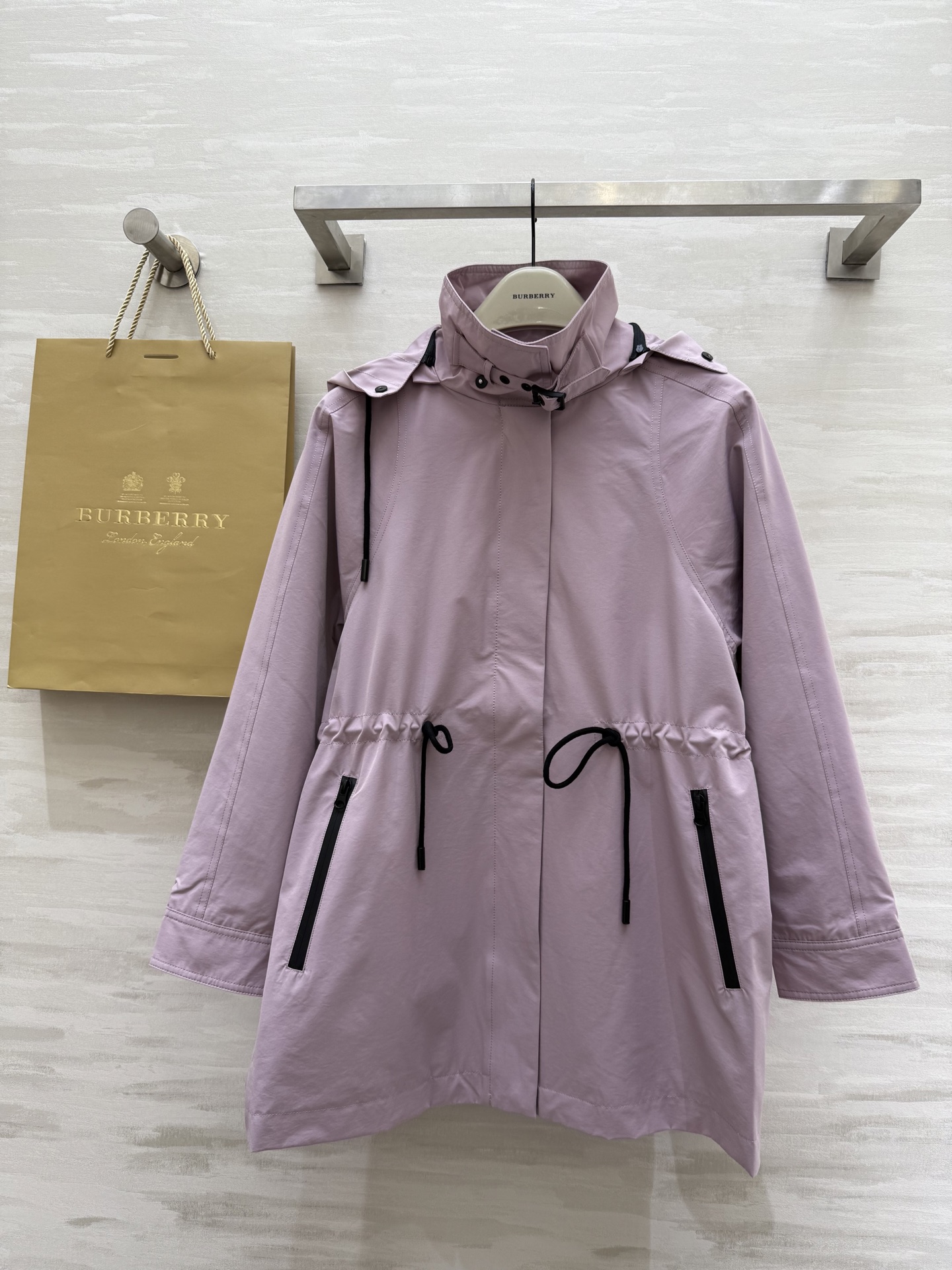 #Burberr♡²⁵连帽抽绳冲锋衣外套 高品质定制 现货首发size：S/M/L（s码胸围：122，衣
