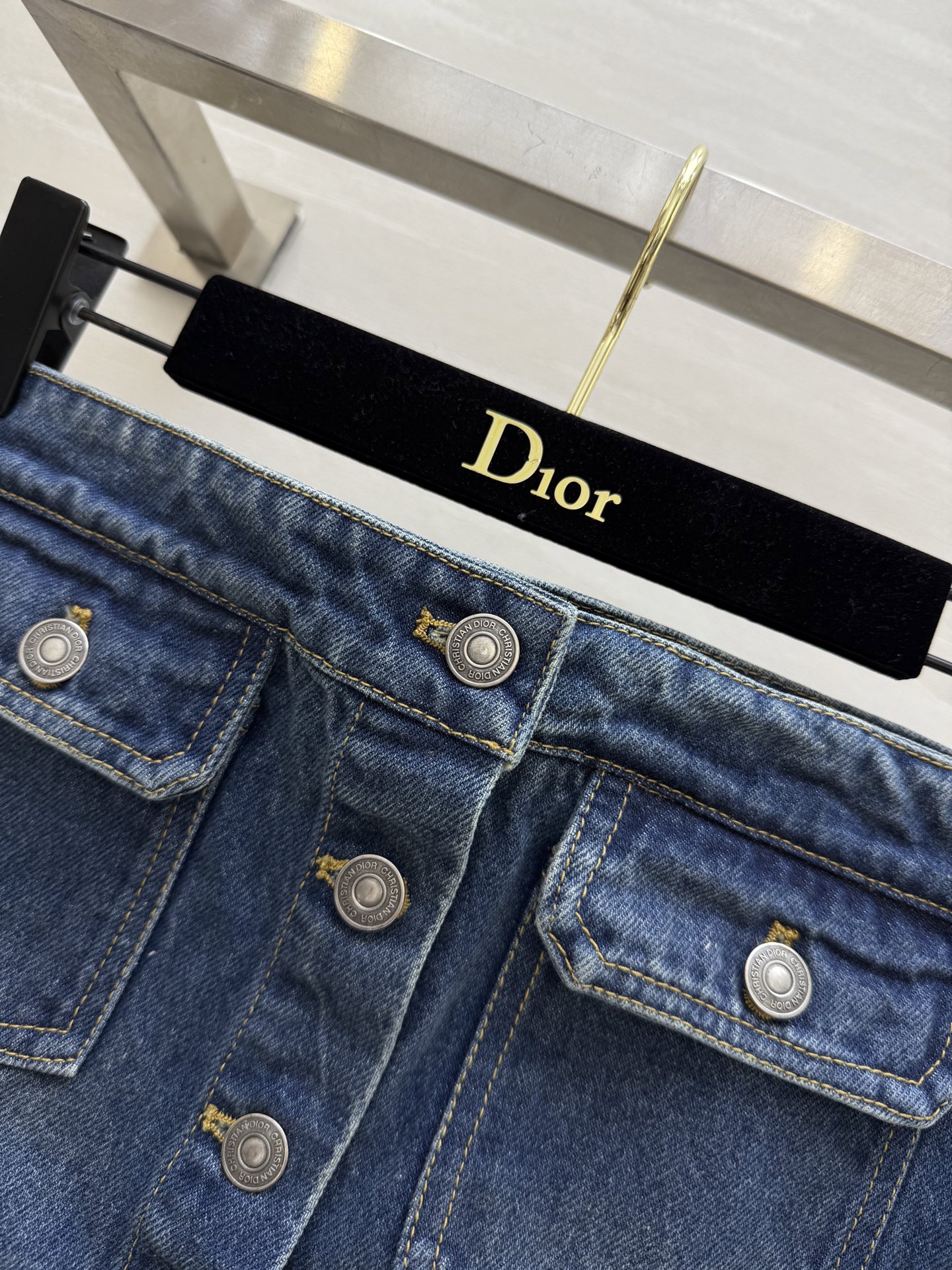 #DIO♡²⁵一字肩抹胸牛仔上衣 CD蜜蜂🐝刺绣 定制水洗牛仔面料 高品质定制 现货首发size：36/