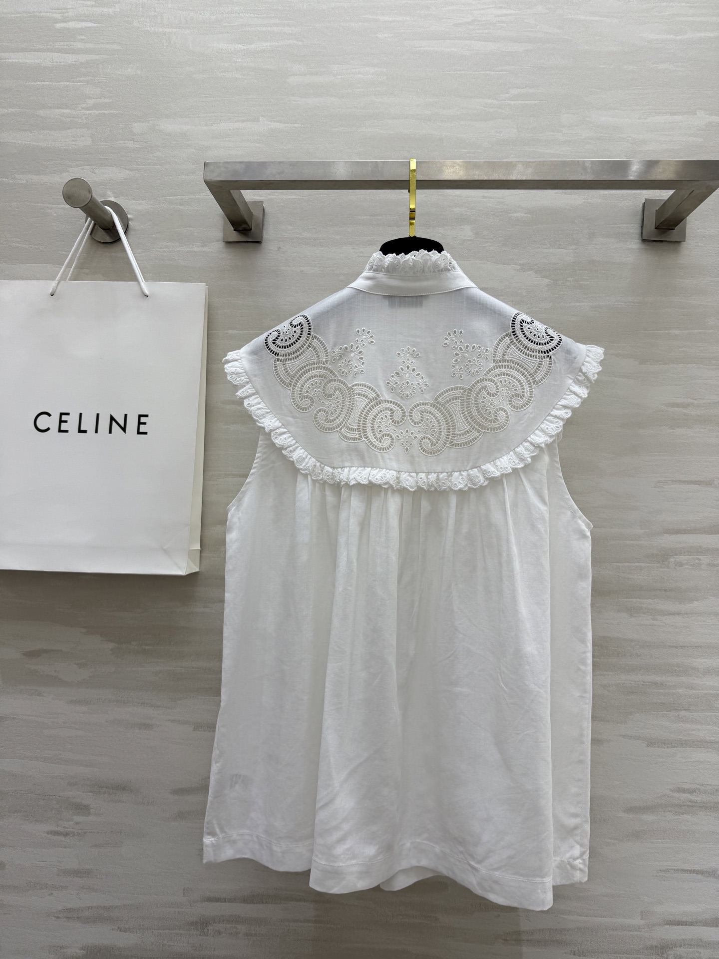 #Celin♡²⁵度假系列 重工刺绣🪡棉麻衬衣 高品质定制 现货首发size：S/M/L（s码胸围：98