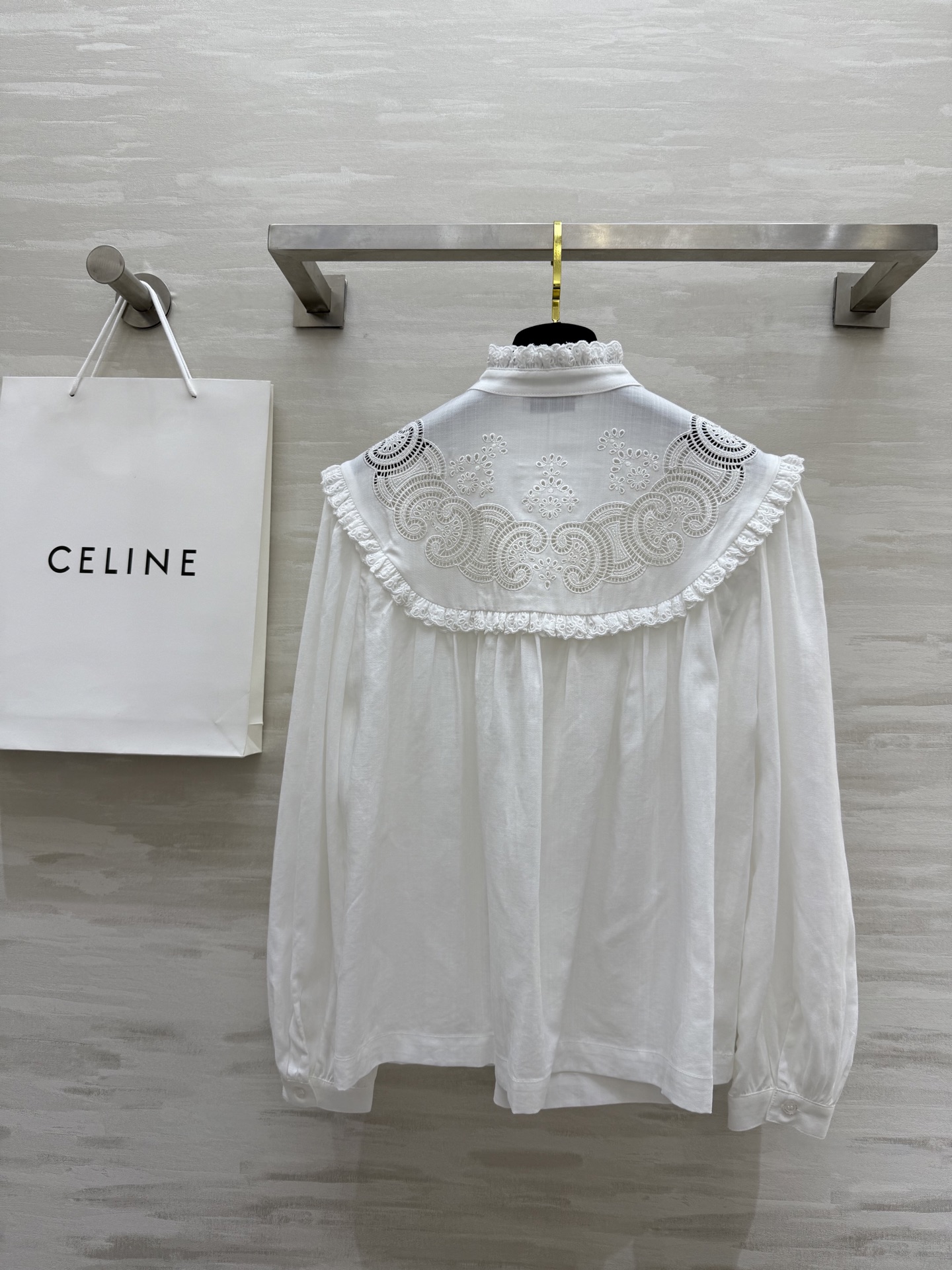 #Celin♡²⁵度假系列 重工刺绣🪡棉麻长袖衬衣 高品质定制 现货首发size：S/M/L（s码肩宽：