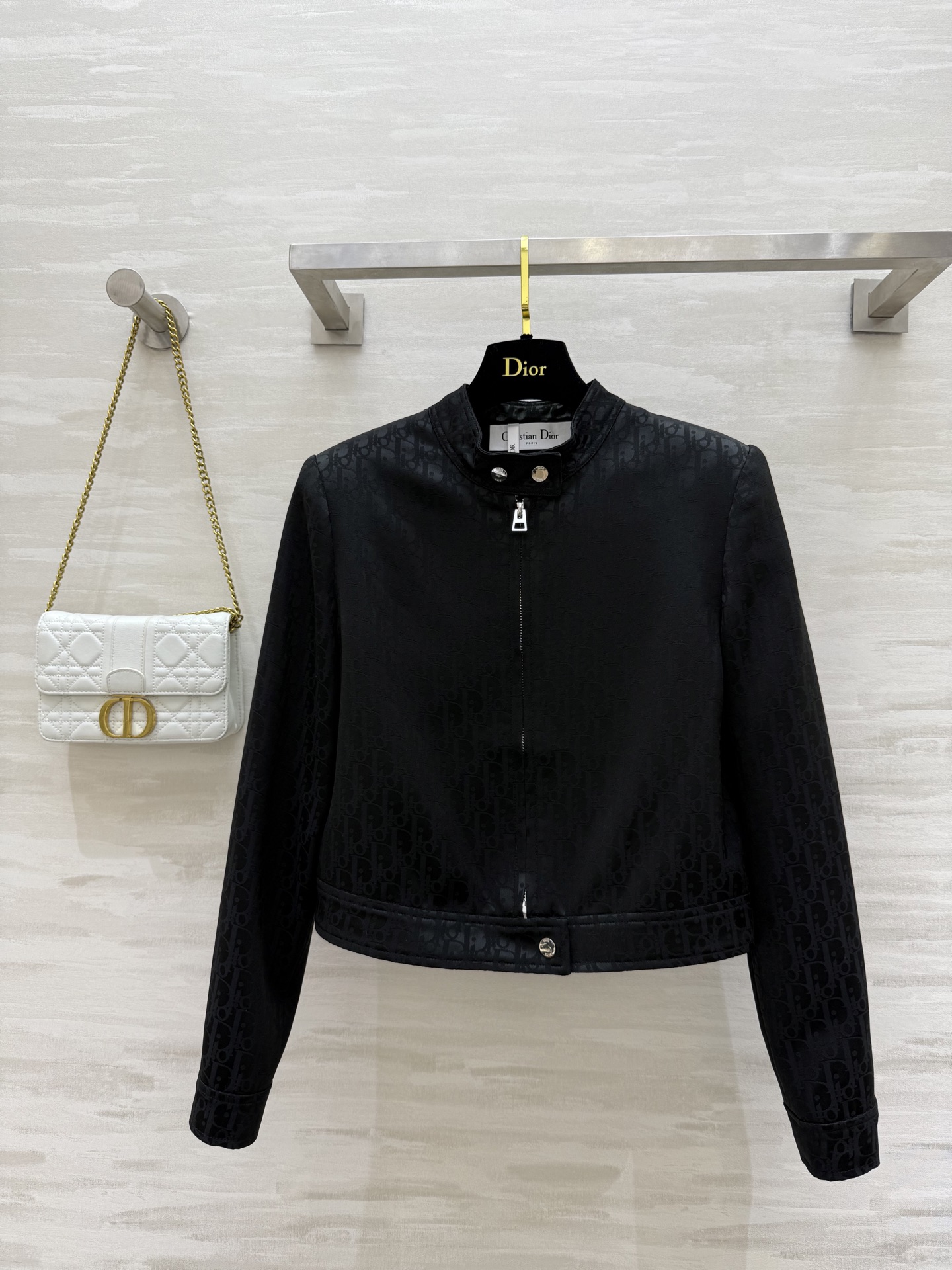 NO:331097,#DIO Jacquard Acetic Acid Jacket Fashionable and High-end Custom imported Jacquard Acetic Fabric Three-dimensional tailoring High quality Spot first-time size36/38/40/42 (38 size shoulder width 39, bust 96, length 50), Dior, jackets & coats, jackets & coats, alexander wang19860909#DIO提花醋酸夹克外套 时髦高级 定制进口提花醋酸面料 立体剪裁版型 高品质 现货首发size36/38/40/42（38码肩宽39,胸围96,衣长50）,,dior,jackets & coats,jackets & coats,alexander wang,Women's clothing