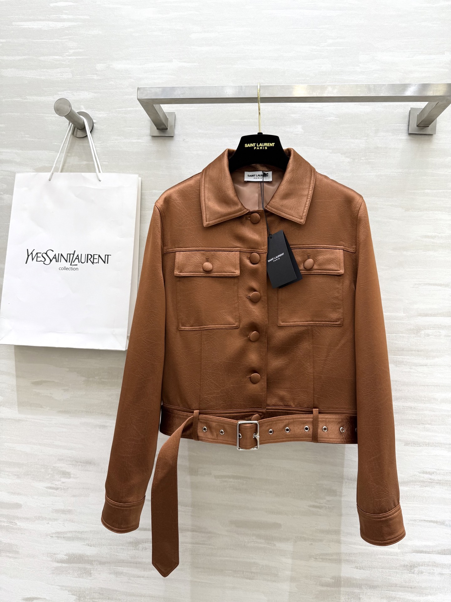 NO:331082,#ysl cracked pleated acetic acid jacket, cool and handsome, customized pleated cracked acetic acid fabric, fashionable and high-quality customization, spot first-time sizeS/M/L/XL (M size shoulder width 40, bust 100, length 58),,saint laurent,jackets & coats,jackets & coats,alexander wang19860909#ysl裂纹褶皱醋酸夹克外套 飒爽帅气 定制褶皱裂纹醋酸面料 时髦又高级 高品质定制 现货首发sizeS/M/L/XL（M码肩宽40,胸围100,衣长58）,,saint laurent,jackets & coats,jackets & coats,alexander wang,Women's clothing