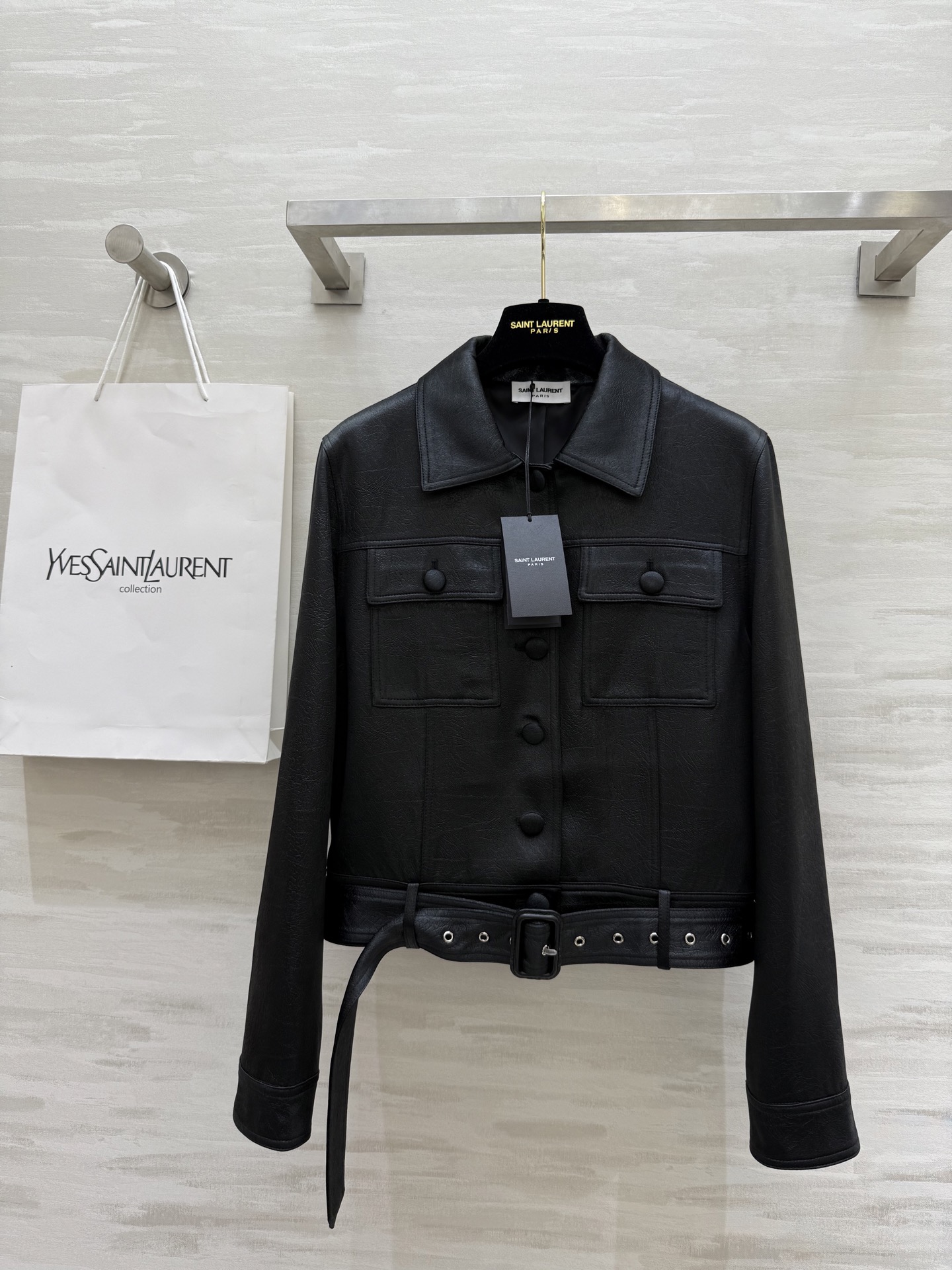 NO:331086,#ysl cracked pleated acetic acid jacket, cool and handsome, customized pleated cracked acetic acid fabric, fashionable and high-quality customization, spot first-time sizeS/M/L/XL (M size shoulder width 40, bust 100, length 58),,saint laurent,jackets & coats,jackets & coats,alexander wang19860909#ysl裂纹褶皱醋酸夹克外套 飒爽帅气 定制褶皱裂纹醋酸面料 时髦又高级 高品质定制 现货首发sizeS/M/L/XL（M码肩宽40,胸围100,衣长58）,,saint laurent,jackets & coats,jackets & coats,alexander wang,Women's clothing