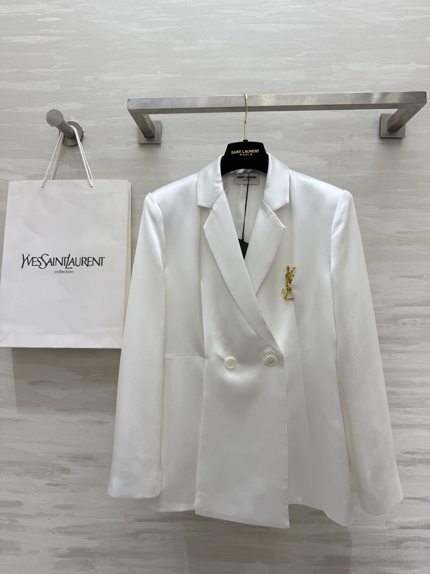NO:331090,#ysl triacetic acid blazer elegant and high-quality customization spot first-time sizeS/M/L/XL (M size shoulder width 39, bust 94, waist 84, length 74), saint laurent, jackets & coats, business suit, alexander wang19860909#ysl三醋酸西装外套 优雅高级 高品质定制 现货首发sizeS/M/L/XL（M码肩宽39,胸围94,腰围84,衣长74）,,saint laurent,jackets & coats,business suit,alexander wang,Women's clothing