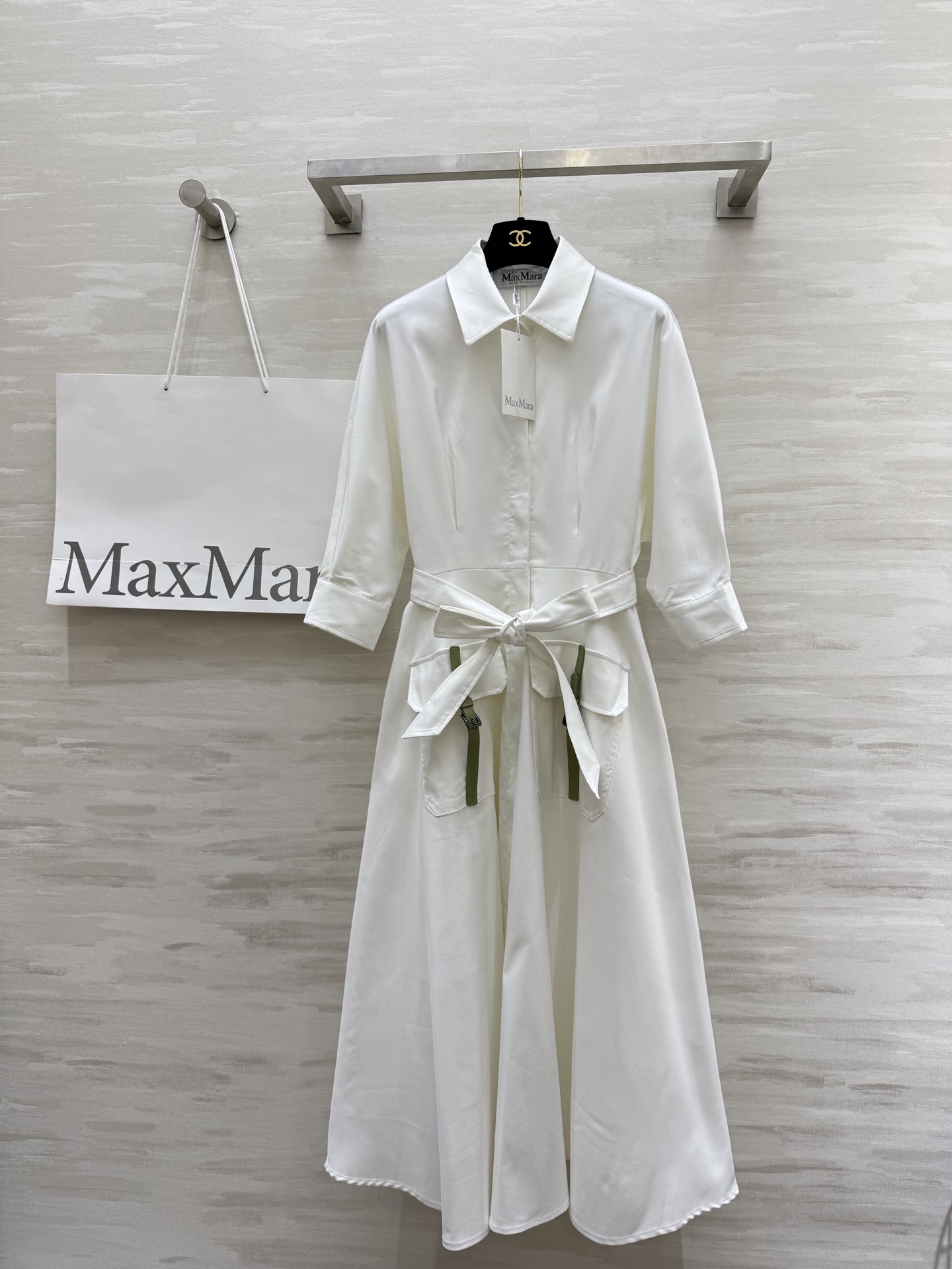 NO:331465,#Maxmar new product, double pocket decoration for work style, umbrella-shaped skirt dress, high-quality minimalist style outfit, exclusively developed fabric texture, custom belt decoration, large pockets, bat sleeves, elegant and refined style, easy to wear, casual and lazy style, shirt-style dresses, daily fashionable commuting, versatile and not picky, high-quality customization, spot-on sizeS/M/L (size s-size bust 98, skirt length 120),, skirts, shirts, alexander wang19860909#Maxmar新品 工装风双口袋装饰 伞状大裙摆连衣裙 高级极简风穿搭 独家开发面料质感很加分 定制皮带装饰大口袋 蝙蝠袖版型大气而不失精致感 系带穿法轻松显瘦 休闲随意慵懒风 衬衫式连衣裙日常时髦通勤百搭不挑人 高品质定制 现货首发sizeS/M/L（s码胸围98,裙长120）,,skirts,shirts,alexander wang,Women's clothing