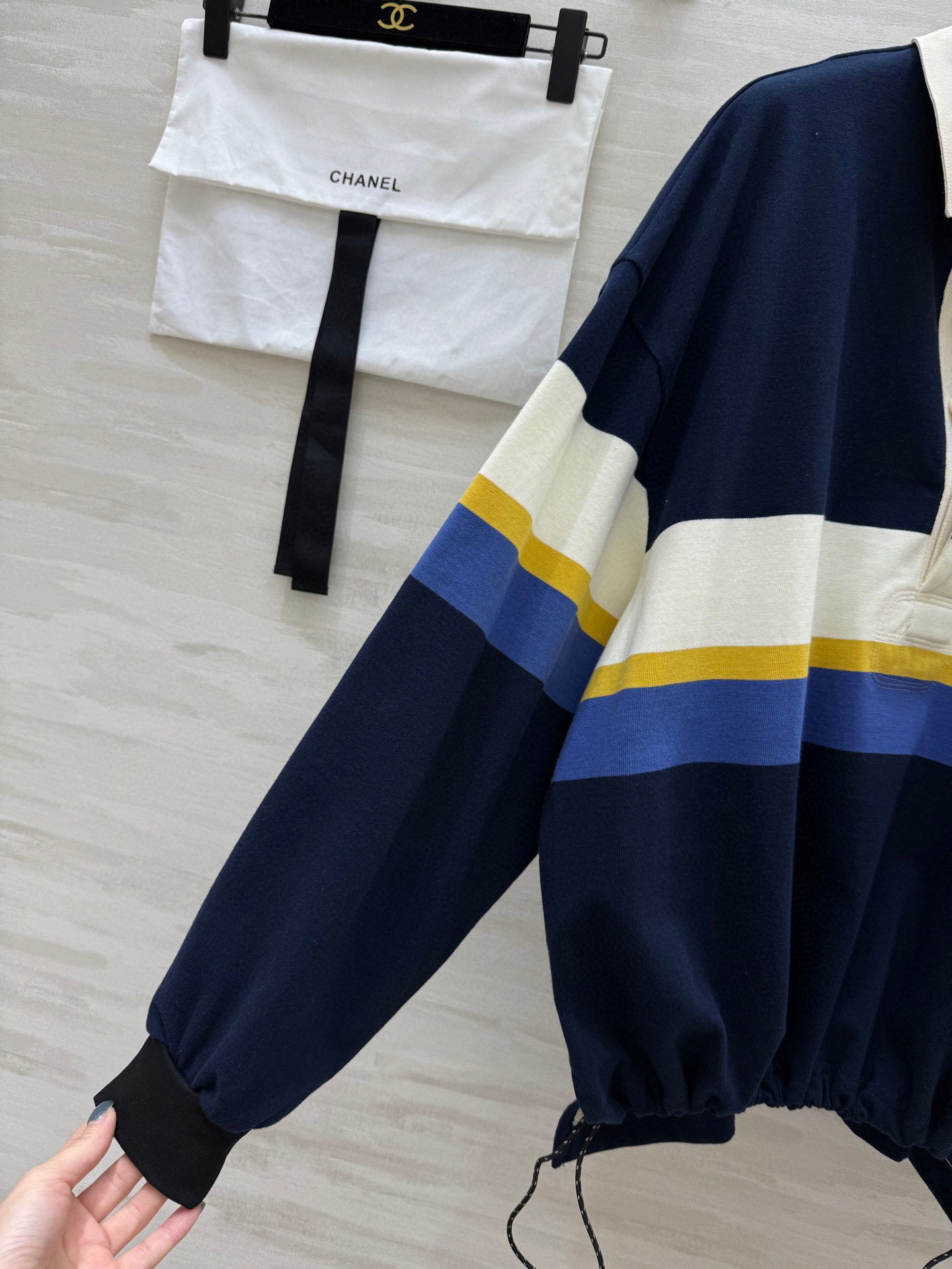 #𝘾𝙃𝙉𝙀𝙇♡ 𝙫𝙞𝙣𝙩𝙖𝙜𝙚系 学院风撞色Polo衫 原标logo刺绣 宽松版型 男女同款 高品质定制