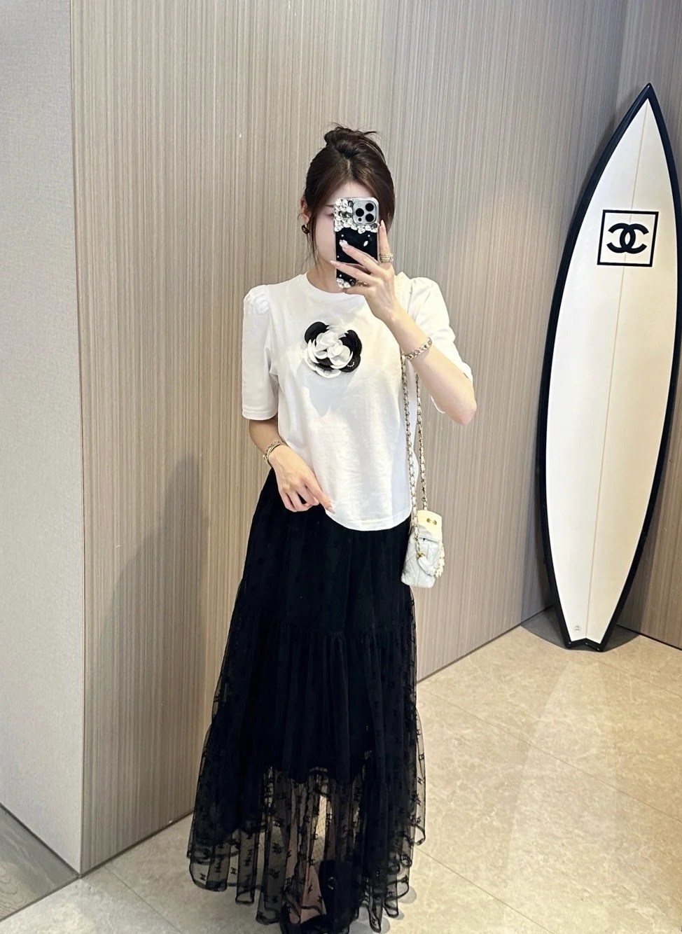 #𝘾𝙃𝙉𝙀𝙇♡ 𝙫𝙞𝙣𝙩𝙖𝙜𝙚系 黑白山茶花Tee
高品质定制 现货首发⚠️配送防尘袋size：36/3