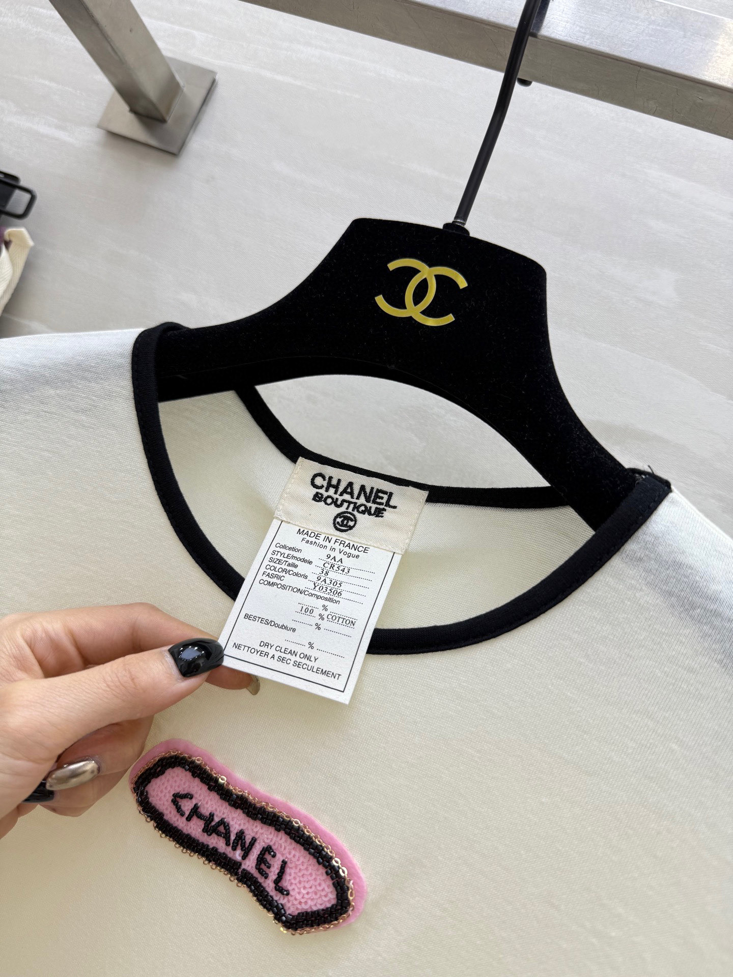 #𝘾𝙃𝙉𝙀𝙇♡ 𝙫𝙞𝙣𝙩𝙖𝙜𝙚系 钉珠粉标Tee 进口面料 柔软薄如蝉翼 高品质定制 ⚠️配有防尘袋 现