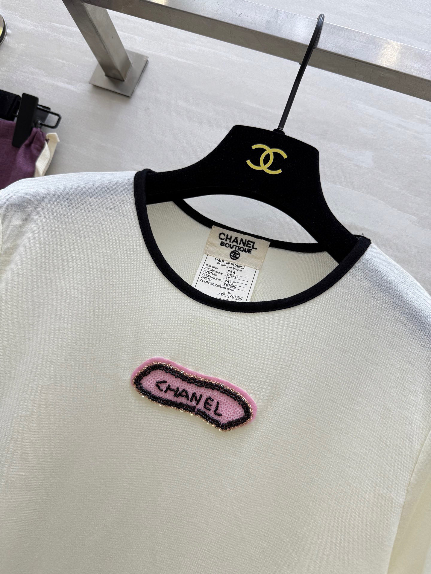 #𝘾𝙃𝙉𝙀𝙇♡ 𝙫𝙞𝙣𝙩𝙖𝙜𝙚系 钉珠粉标Tee 进口面料 柔软薄如蝉翼 高品质定制 ⚠️配有防尘袋 现