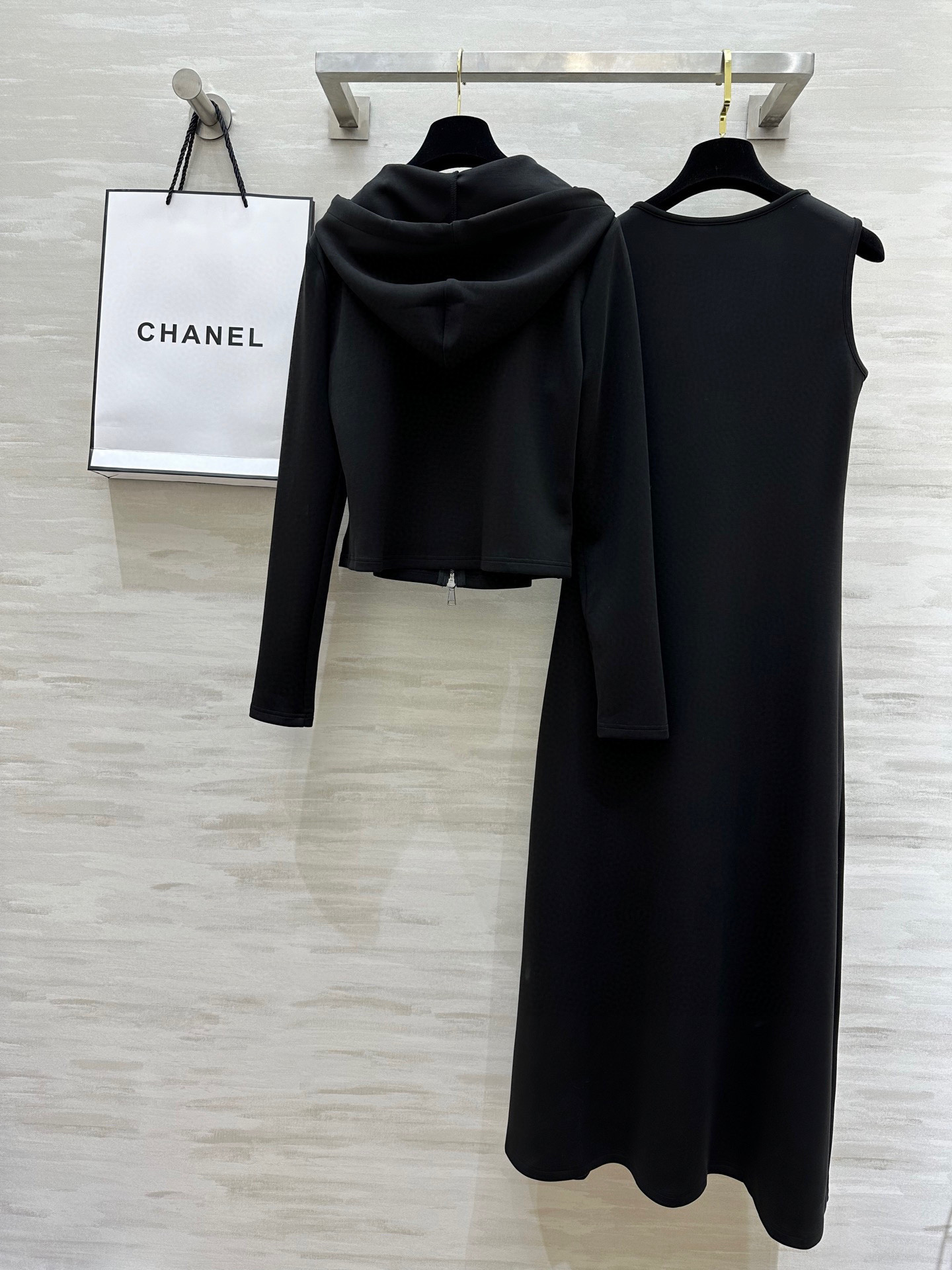 #Chane♡连帽外套➕背心长裙两件套套装 背心长裙修身显瘦 定制天丝面料亲肤舒适 高品质定制 现货首发