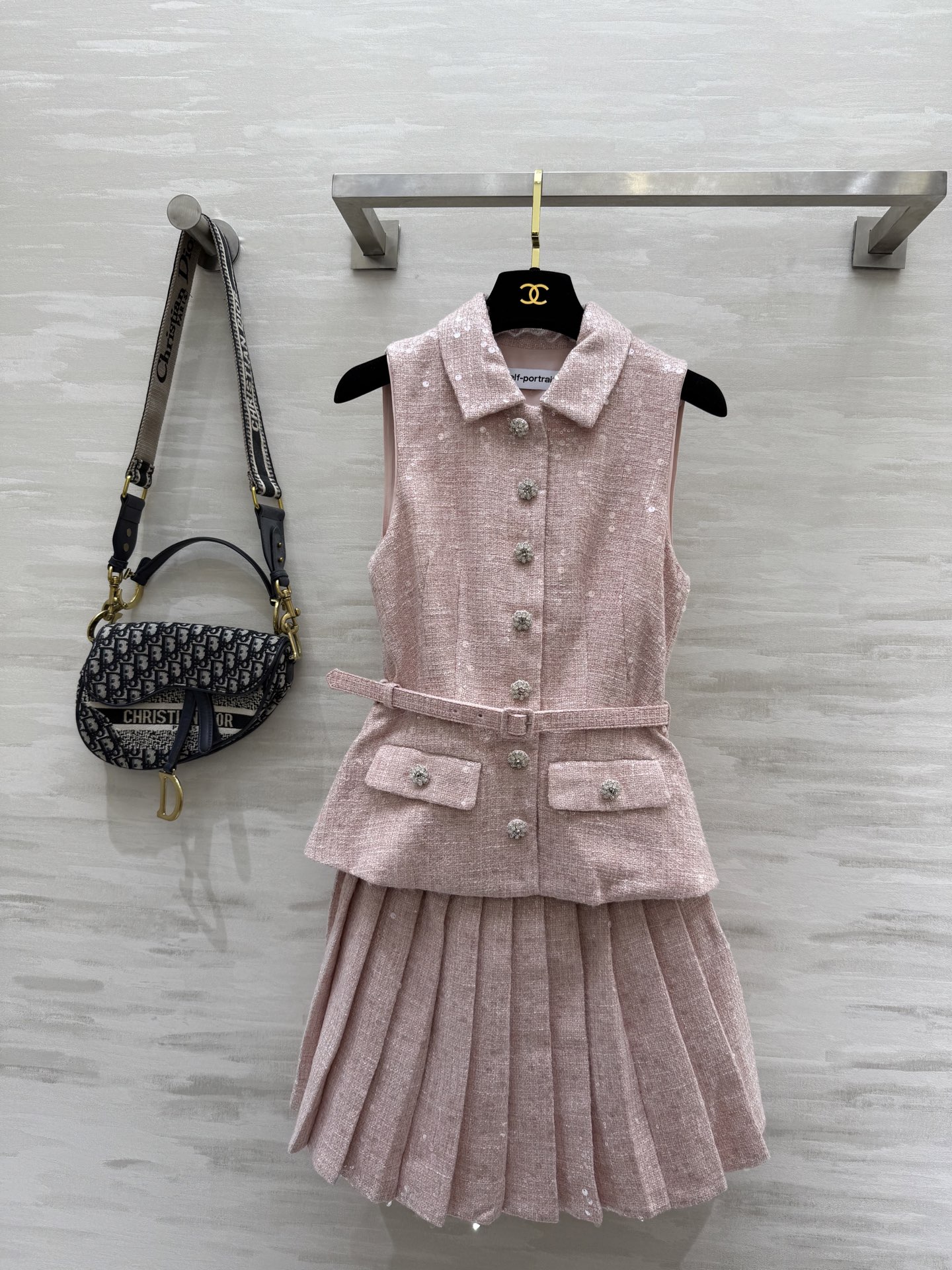 NO:327365,Self-portrai Lulux sequin dress Fake 2-piece design The sequin fabric looks so good under the light!  Original development High quality Spot first-time size4/6/8/10/12/14,,skirts,alexander wang19860909self-portrai卢勒克斯亮片连衣裙 假2件设计 亮片面料在灯光下真的太好看了！原版开发 高品质 现货首发size4/6/8/10/12/14,,skirts,alexander wang,Women's clothing