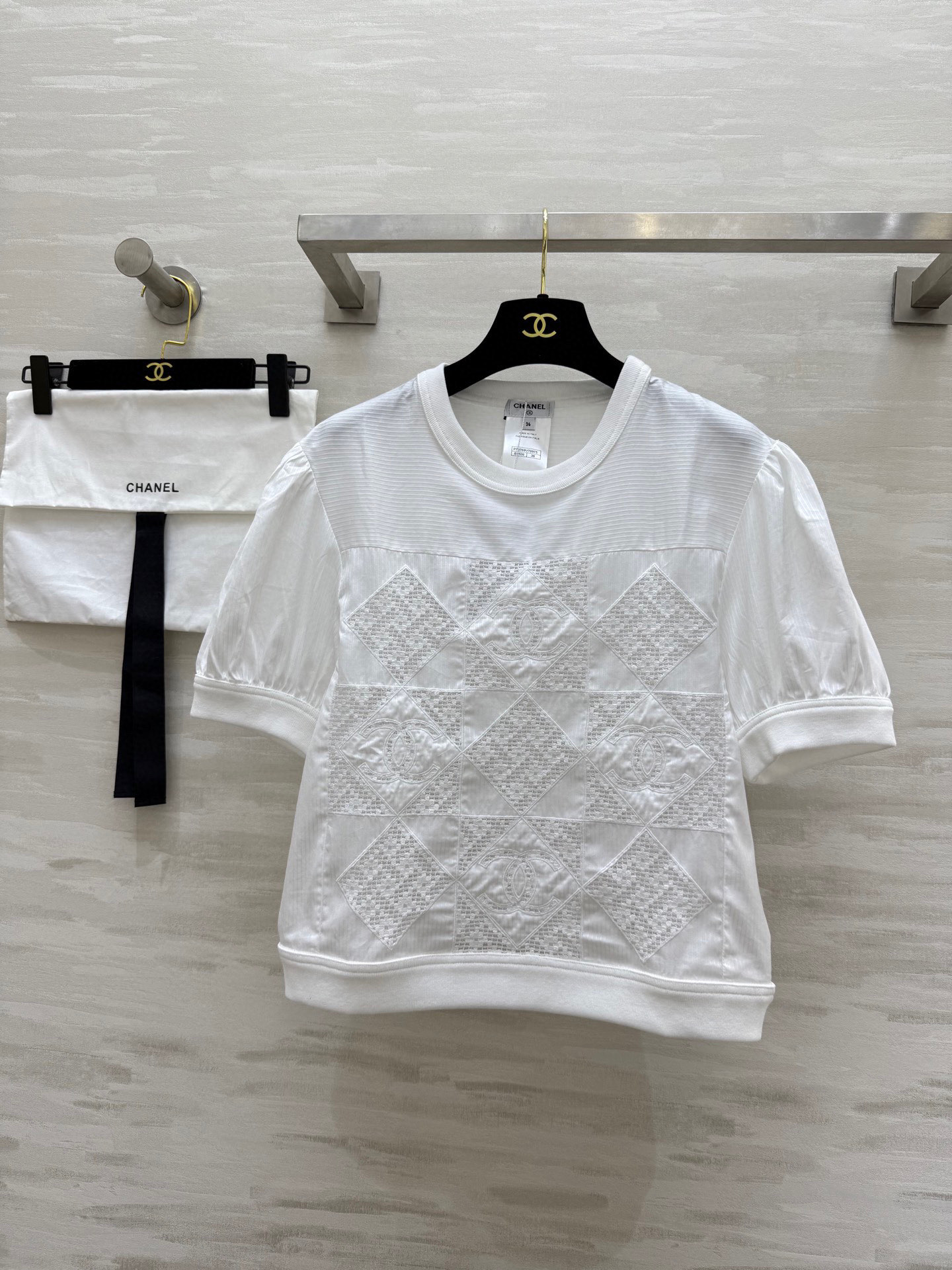 #Chane♡²⁵春夏新款 镂空贴布绣上衣 定制府绸面料 泡泡袖设计 高品质 现货首发size：36/3