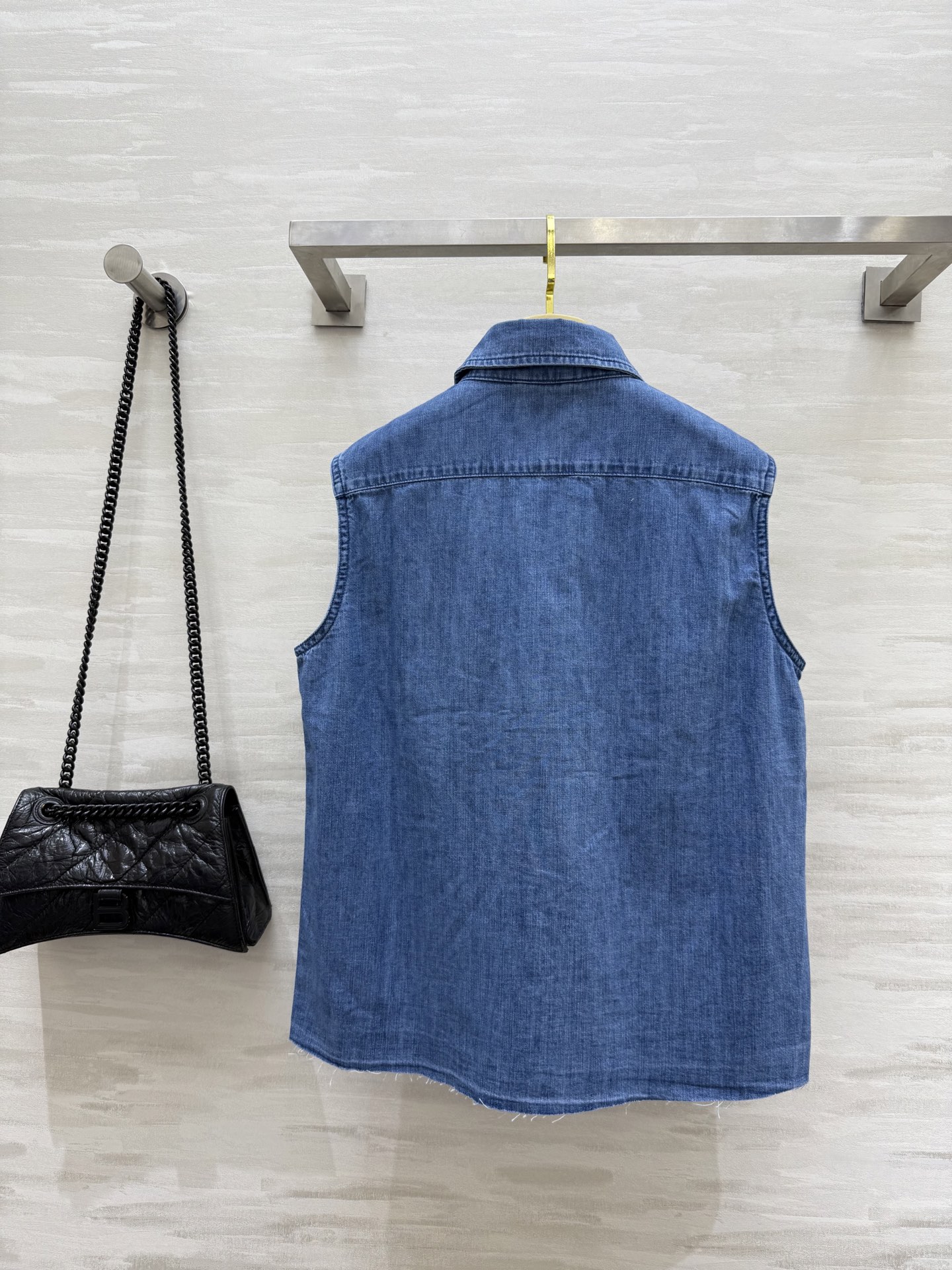 #Miumi♡²⁵牛仔马夹 高品质定制 现货首发size：S/M/L（M码胸围：100，衣长：64）