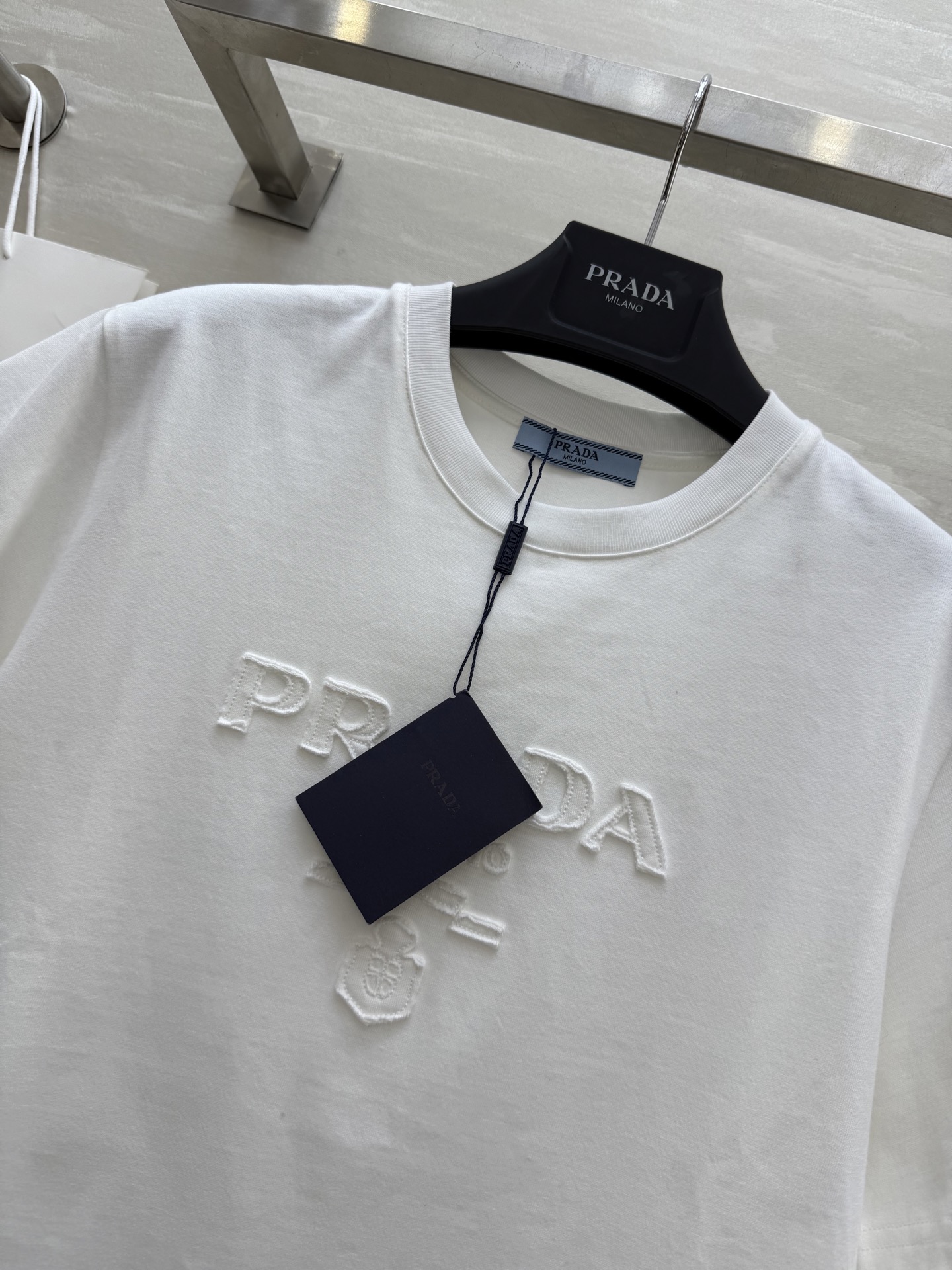 #Prad♡²⁵字母贴布绣T恤 高品质定制 现货首发size：S/M/L（M码肩宽：40，胸围：94，衣