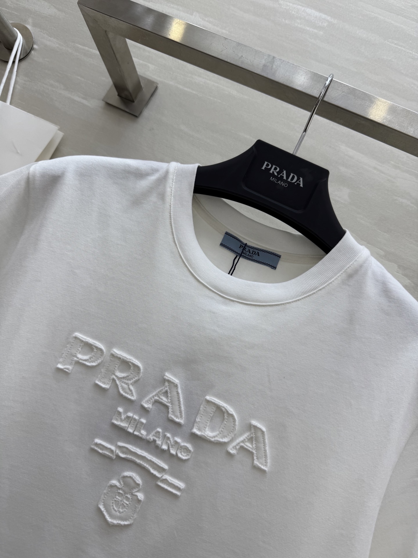 #Prad♡²⁵字母贴布绣T恤 高品质定制 现货首发size：S/M/L（M码肩宽：40，胸围：94，衣
