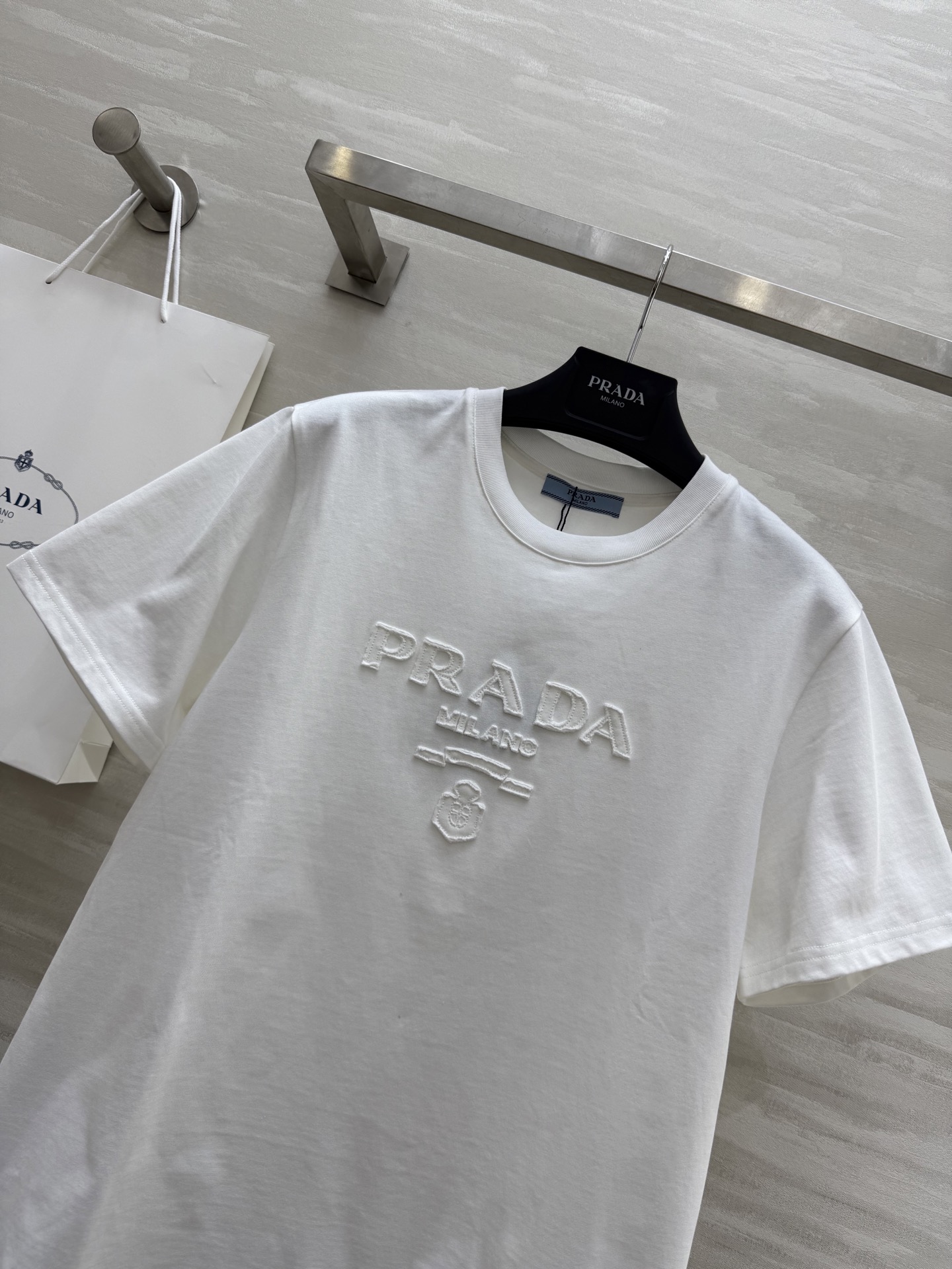 #Prad♡²⁵字母贴布绣T恤 高品质定制 现货首发size：S/M/L（M码肩宽：40，胸围：94，衣