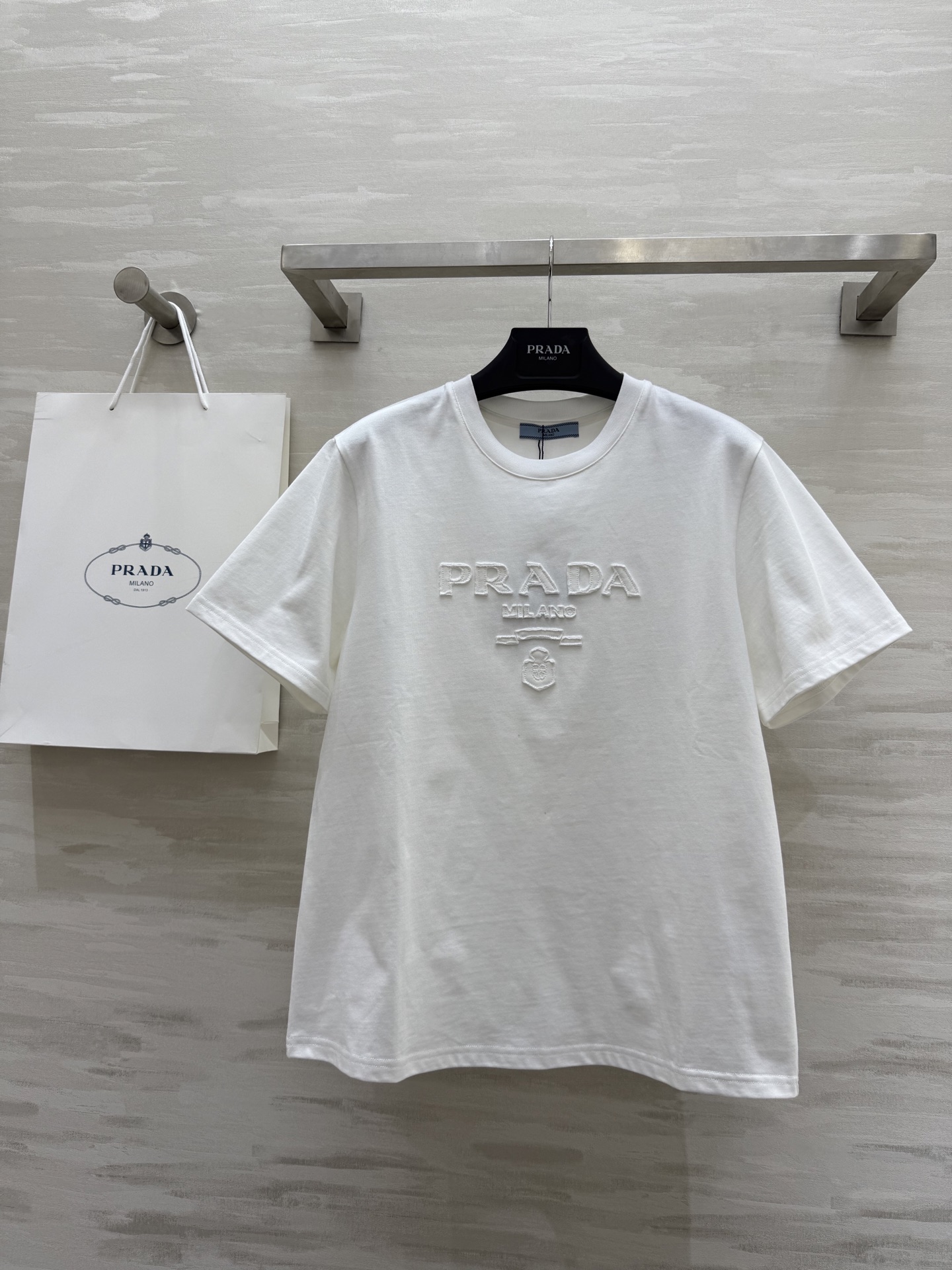 #Prad♡²⁵字母贴布绣T恤 高品质定制 现货首发size：S/M/L（M码肩宽：40，胸围：94，衣