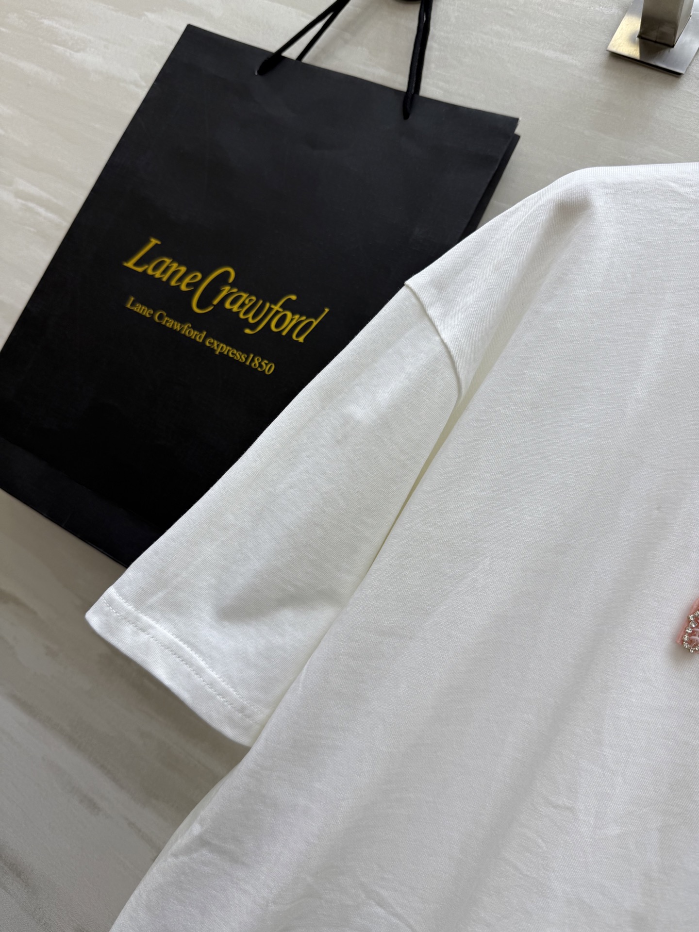 #Miumi♡²⁵字母刺绣🪡T恤 高品质定制 现货首发size：S/M/L（M码肩宽：52，胸围：108