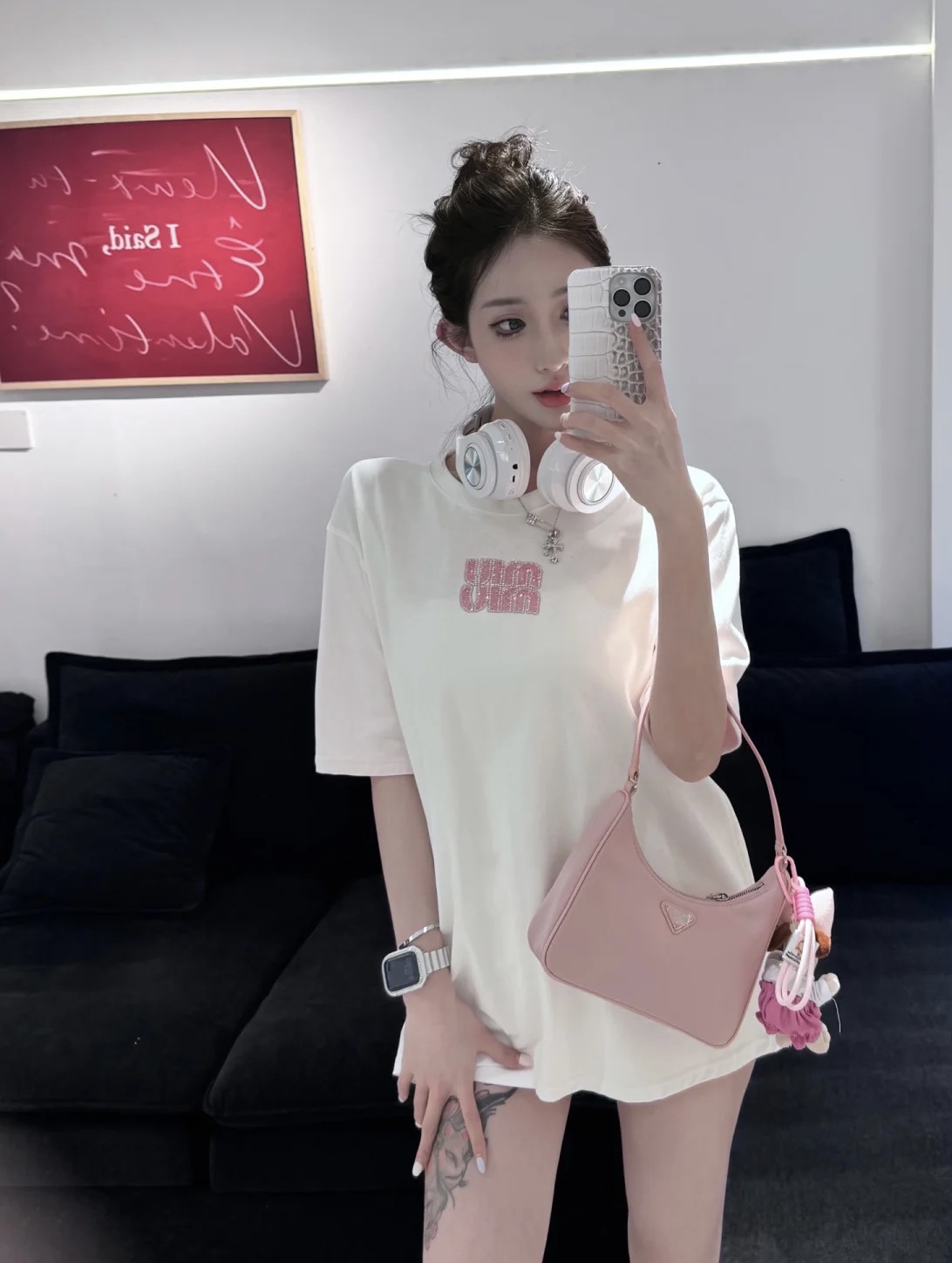 #Miumi♡²⁵字母刺绣🪡T恤 高品质定制 现货首发size：S/M/L（M码肩宽：52，胸围：108