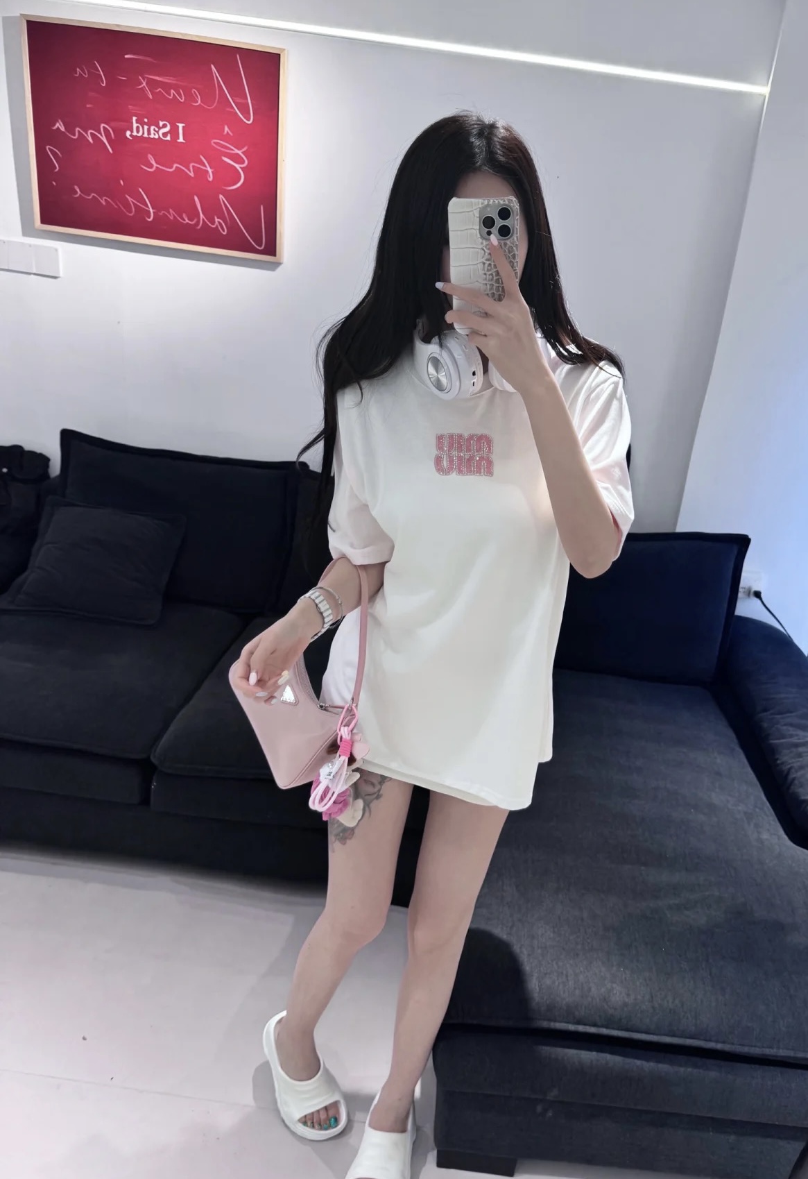 #Miumi♡²⁵字母刺绣🪡T恤 高品质定制 现货首发size：S/M/L（M码肩宽：52，胸围：108