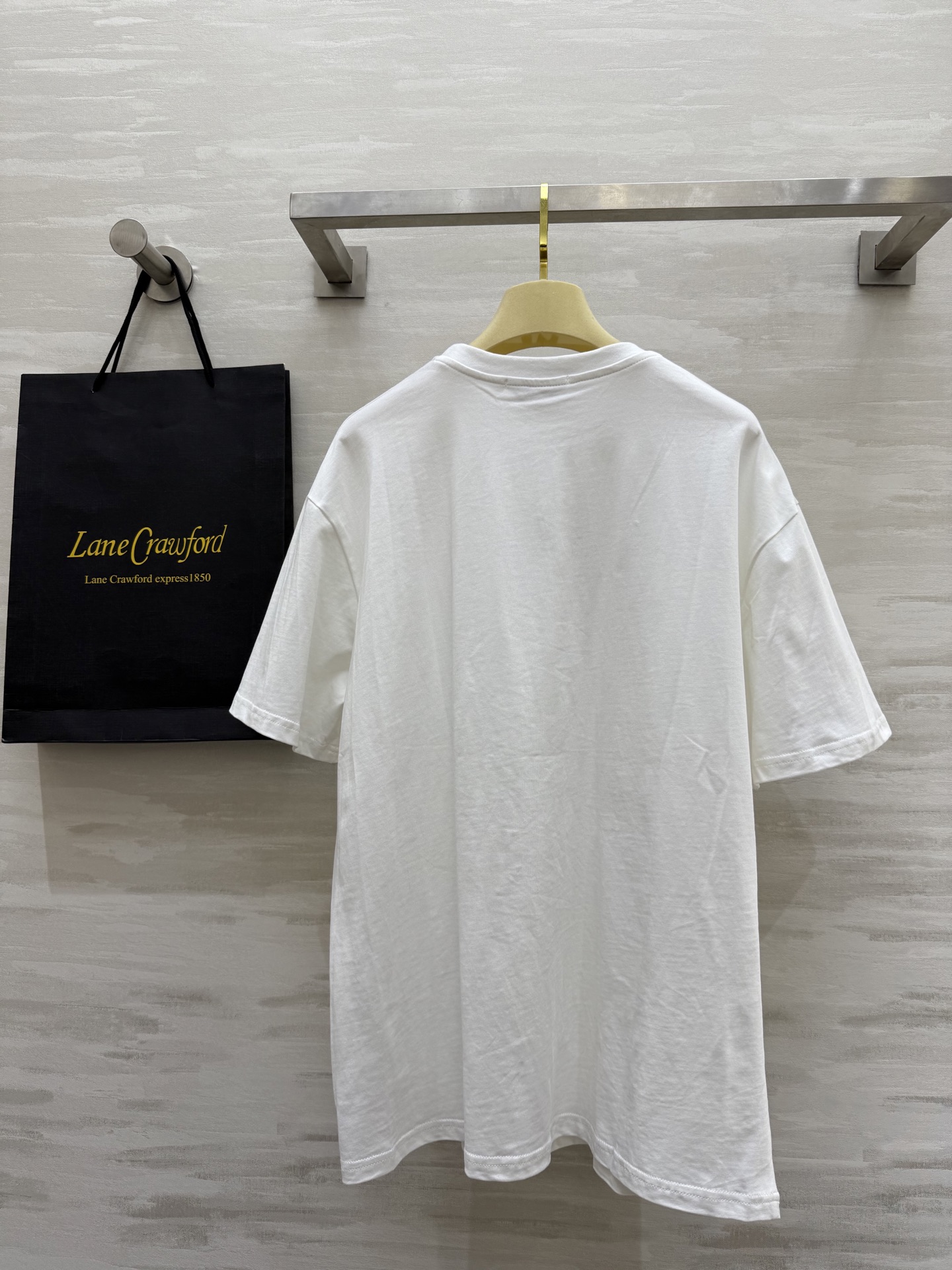 #Miumi♡²⁵字母刺绣🪡T恤 高品质定制 现货首发size：S/M/L（M码肩宽：52，胸围：108