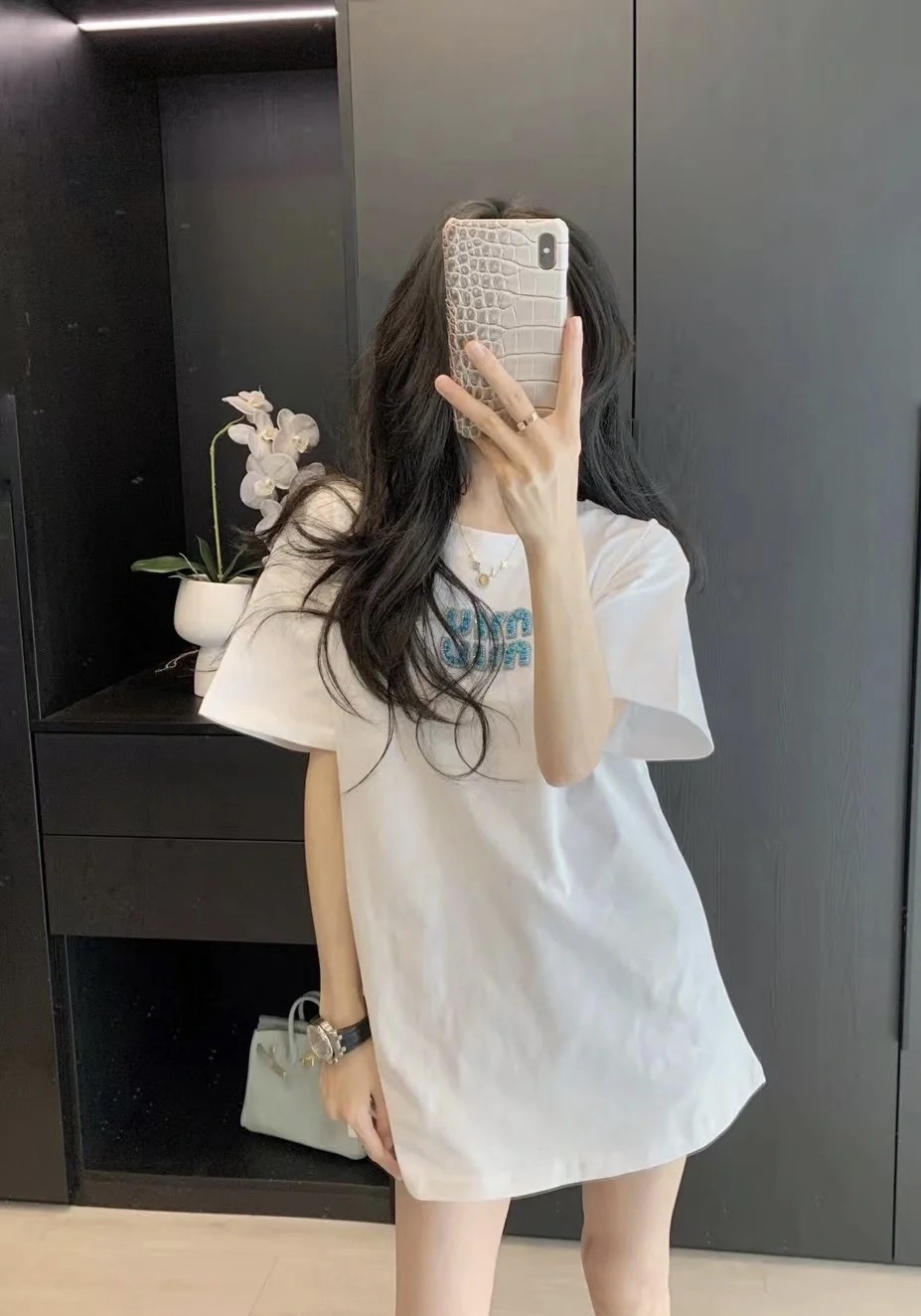 #Miumi♡²⁵字母刺绣🪡T恤 高品质定制 现货首发size：S/M/L（M码肩宽：52，胸围：108