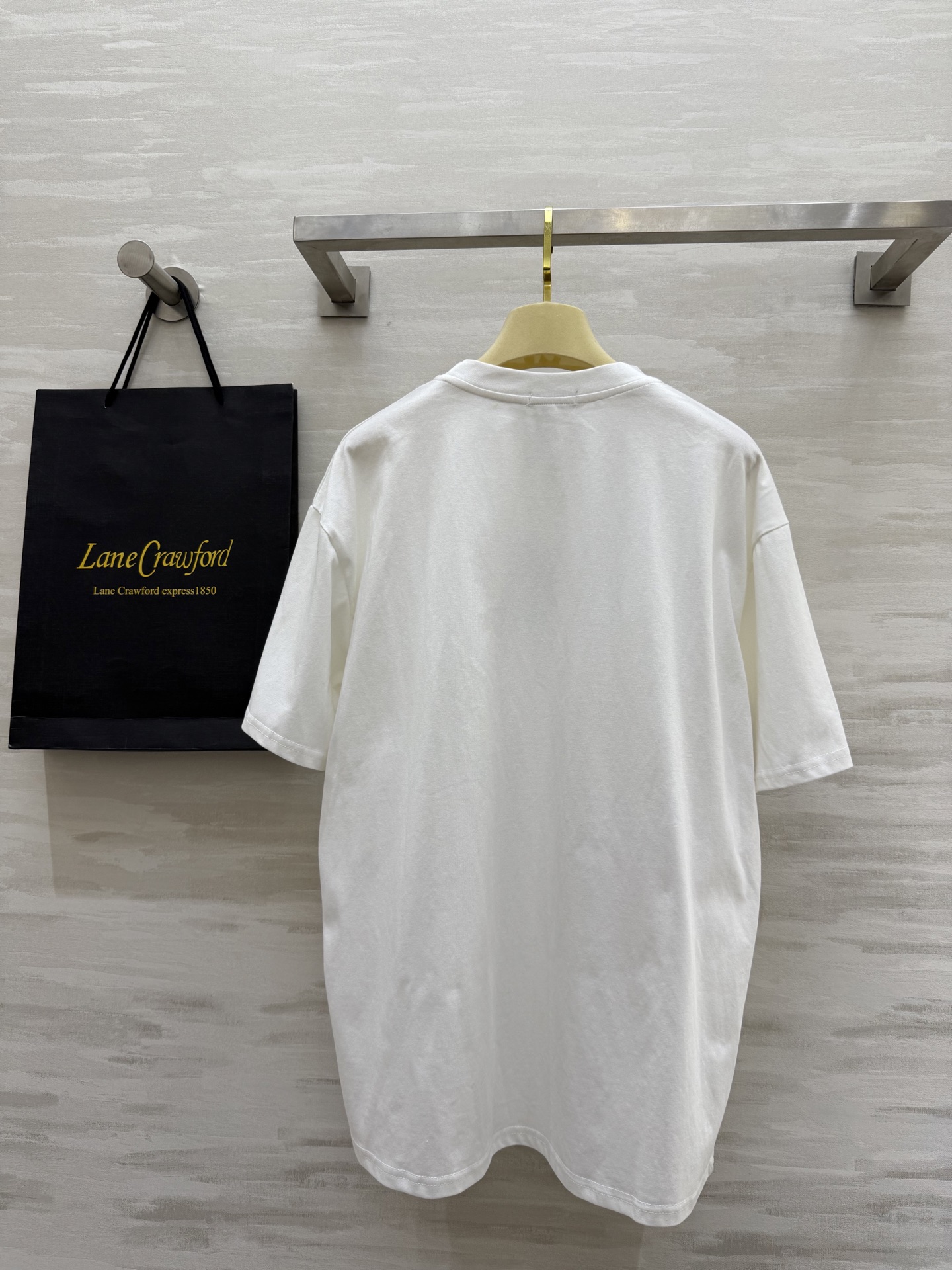 #Miumi♡²⁵字母刺绣🪡T恤 高品质定制 现货首发size：S/M/L（M码肩宽：52，胸围：108