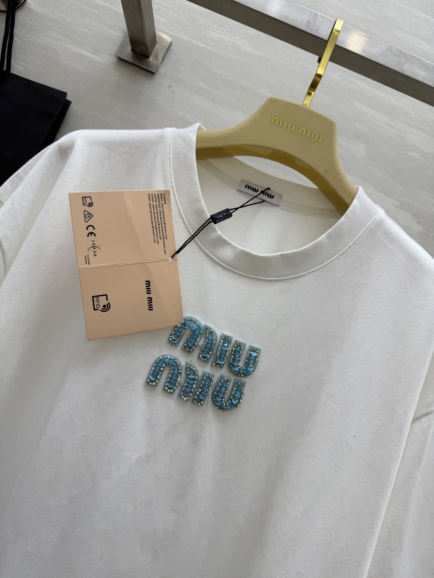 #Miumi♡²⁵字母刺绣🪡T恤 高品质定制 现货首发size：S/M/L（M码肩宽：52，胸围：108