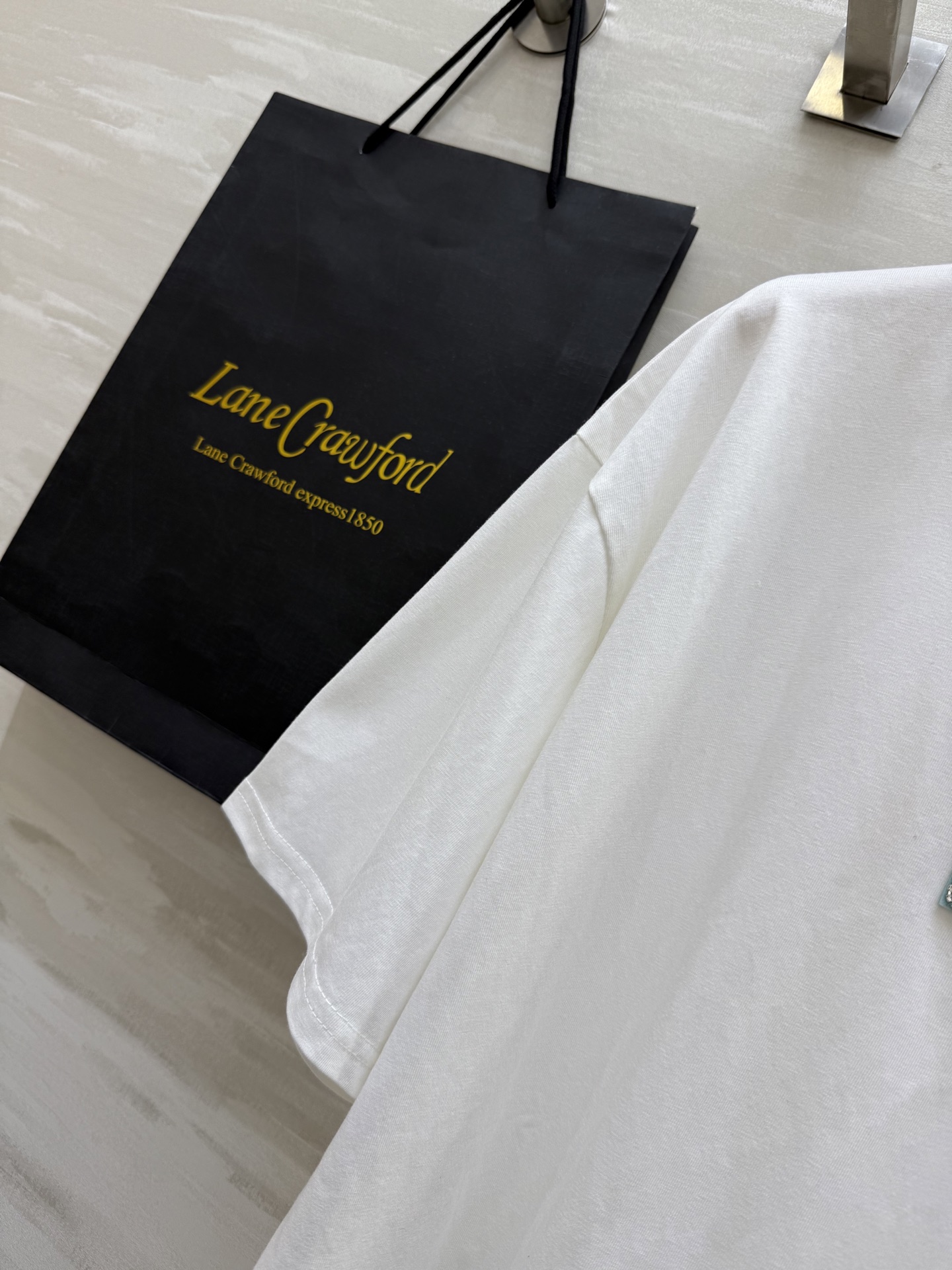 #Miumi♡²⁵字母刺绣🪡T恤 高品质定制 现货首发size：S/M/L（M码肩宽：52，胸围：108