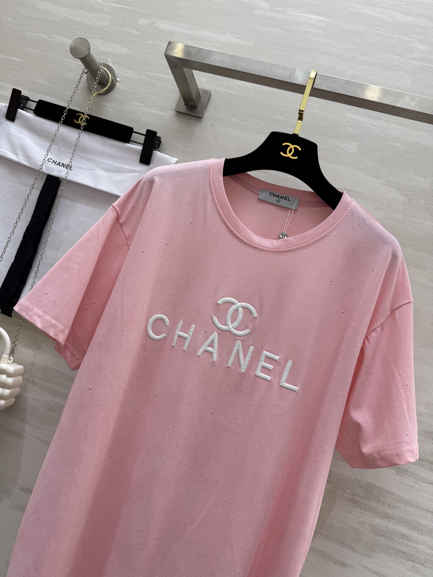 #CHANE♡²⁵撞色刺闪粉短袖T恤（配送蝴蝶结芭比包） 蝴蝶结芭比包好迷人 属于时髦公主的小包包自带镜
