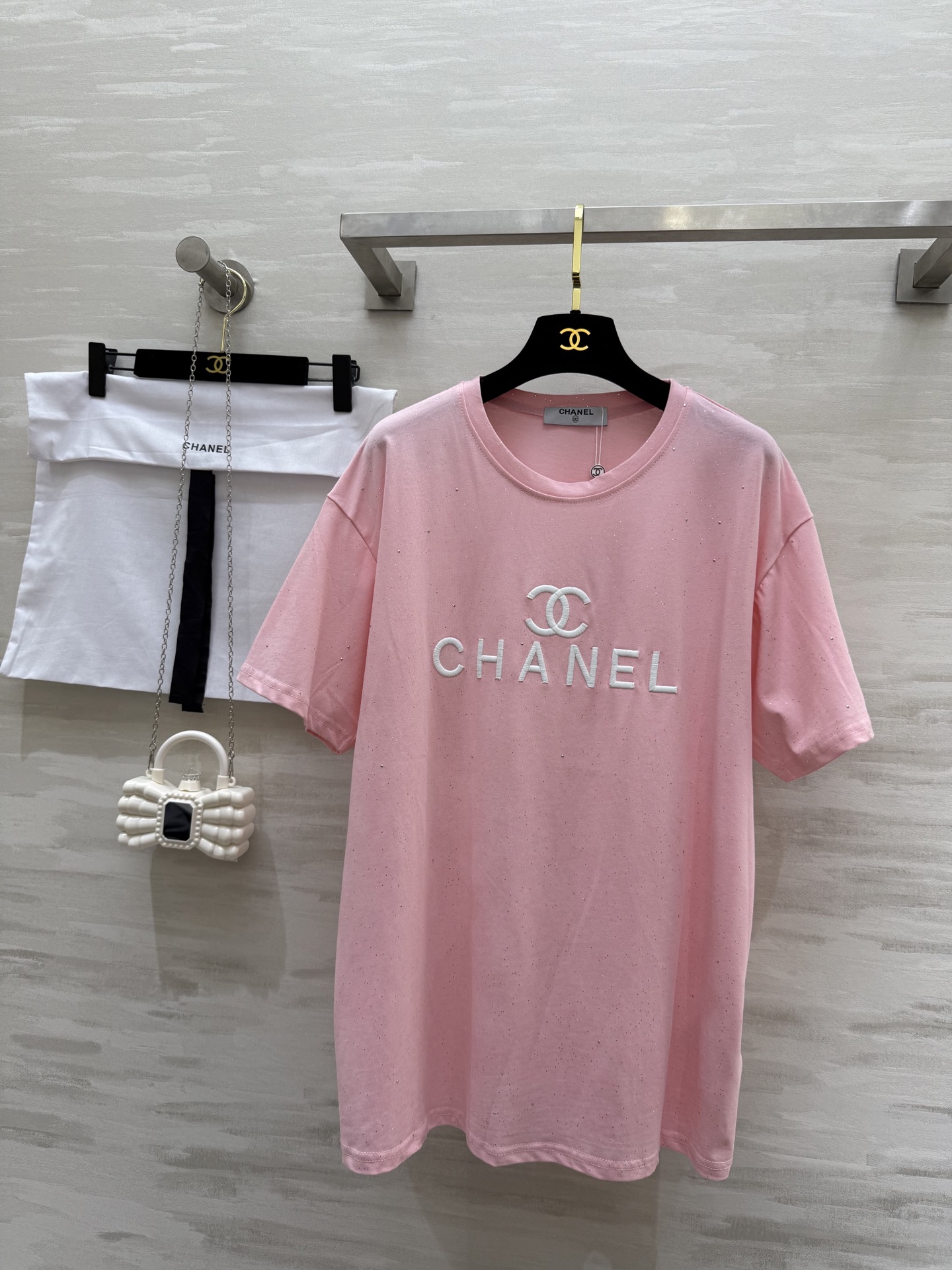 #CHANE♡²⁵撞色刺闪粉短袖T恤（配送蝴蝶结芭比包） 蝴蝶结芭比包好迷人 属于时髦公主的小包包自带镜