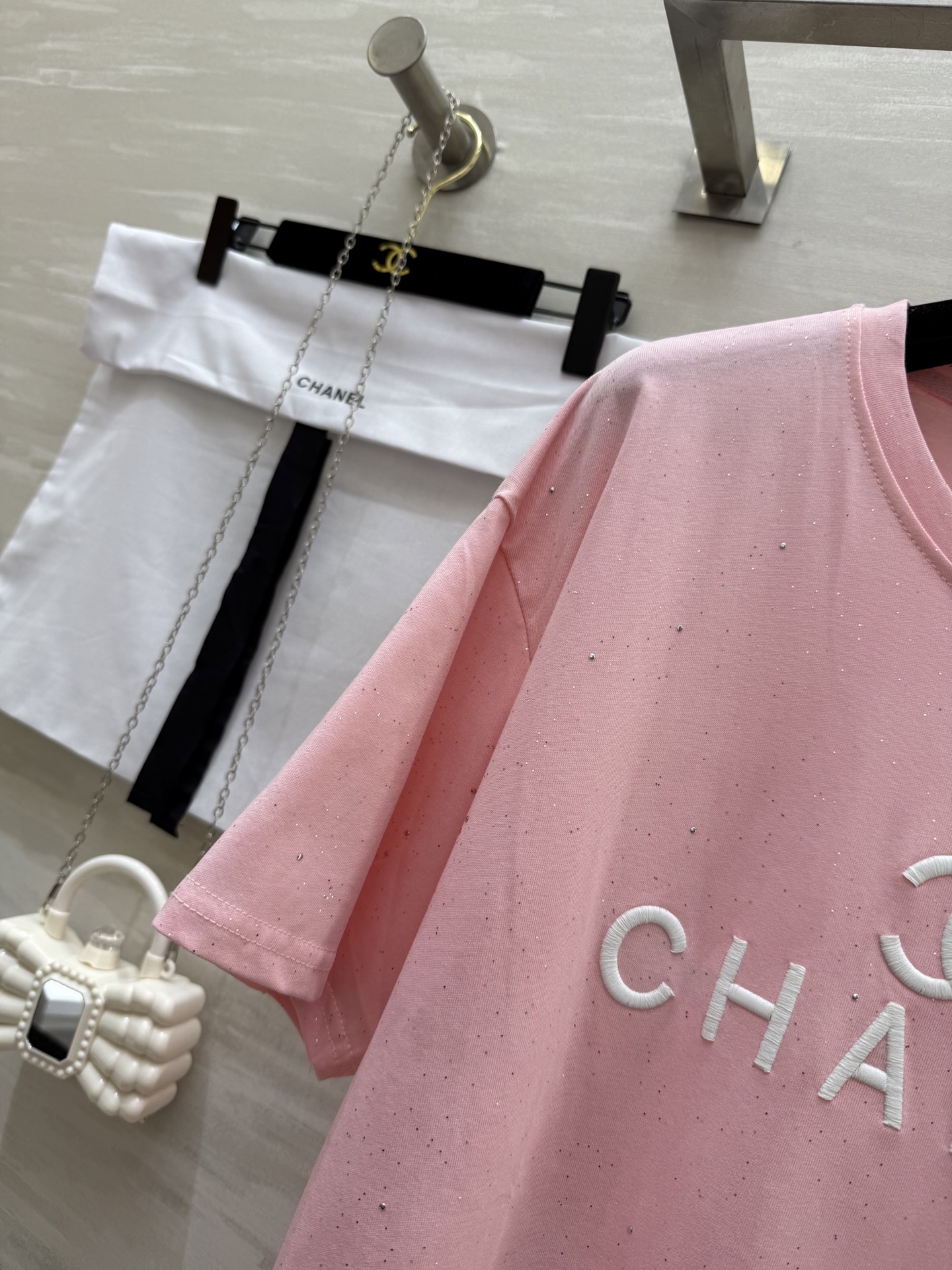 #CHANE♡²⁵撞色刺闪粉短袖T恤（配送蝴蝶结芭比包） 蝴蝶结芭比包好迷人 属于时髦公主的小包包自带镜