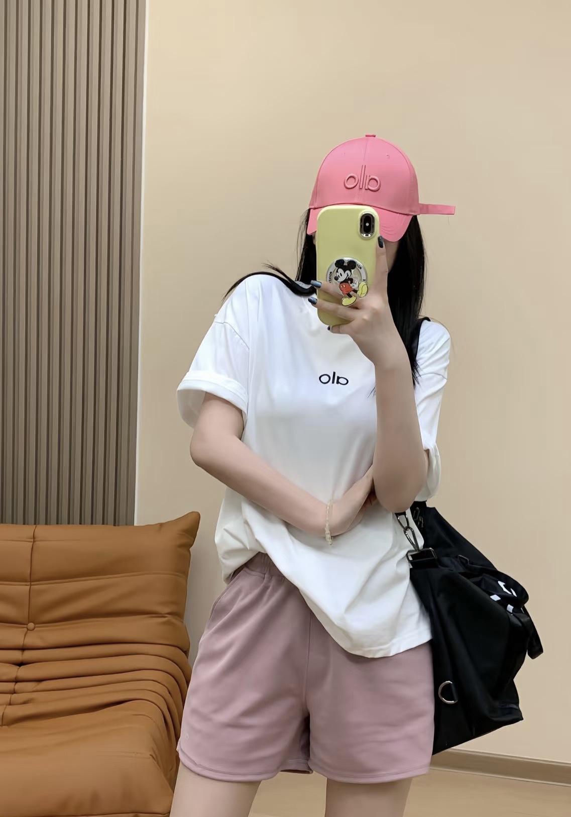 Alo糖果色宽松版全棉tee
糖果色短袖真的是夏季必备单品
随便搭！！！高品质定制！
现货首发size：