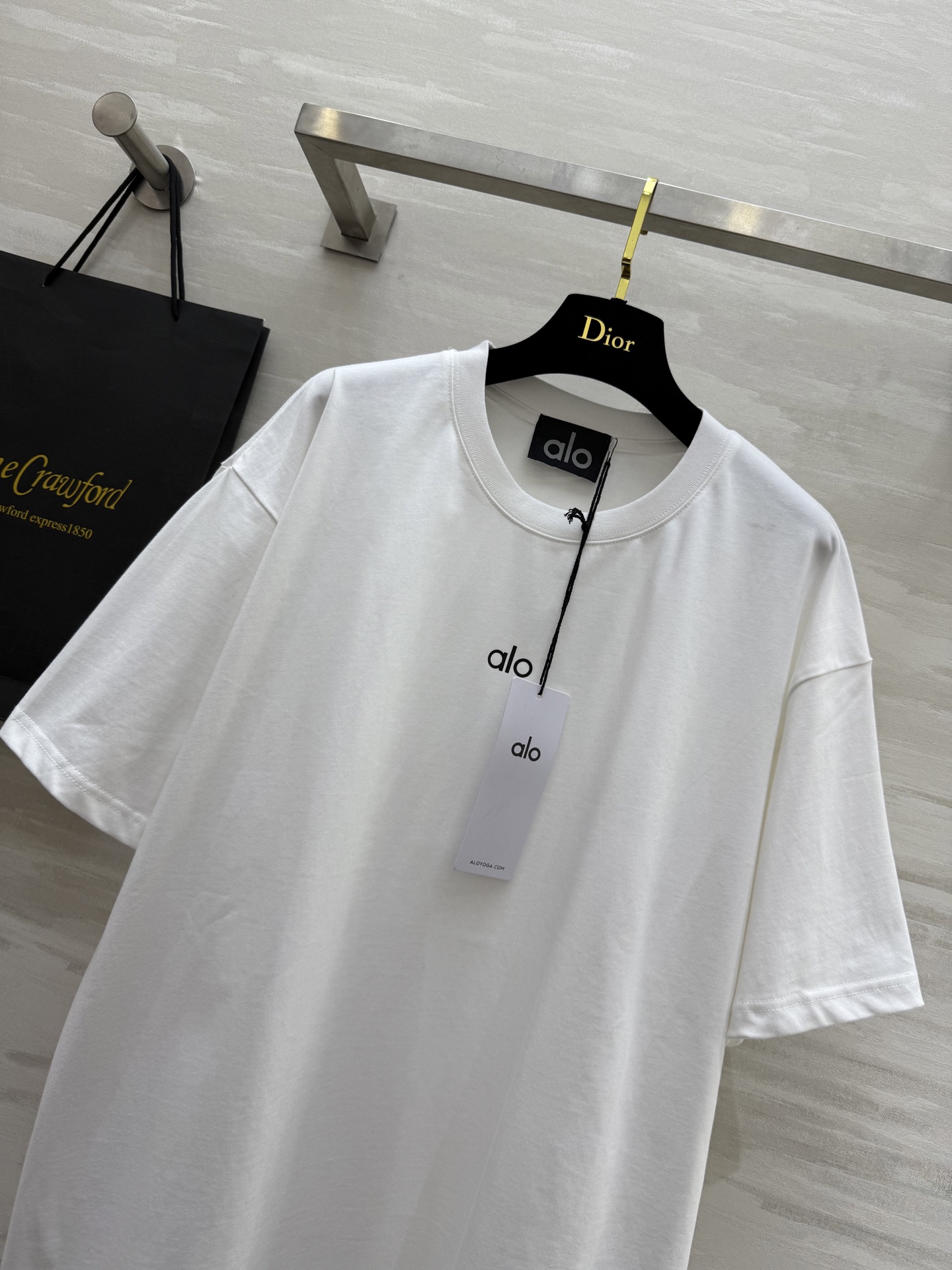 Alo糖果色宽松版全棉tee
糖果色短袖真的是夏季必备单品
随便搭！！！高品质定制！
现货首发size：