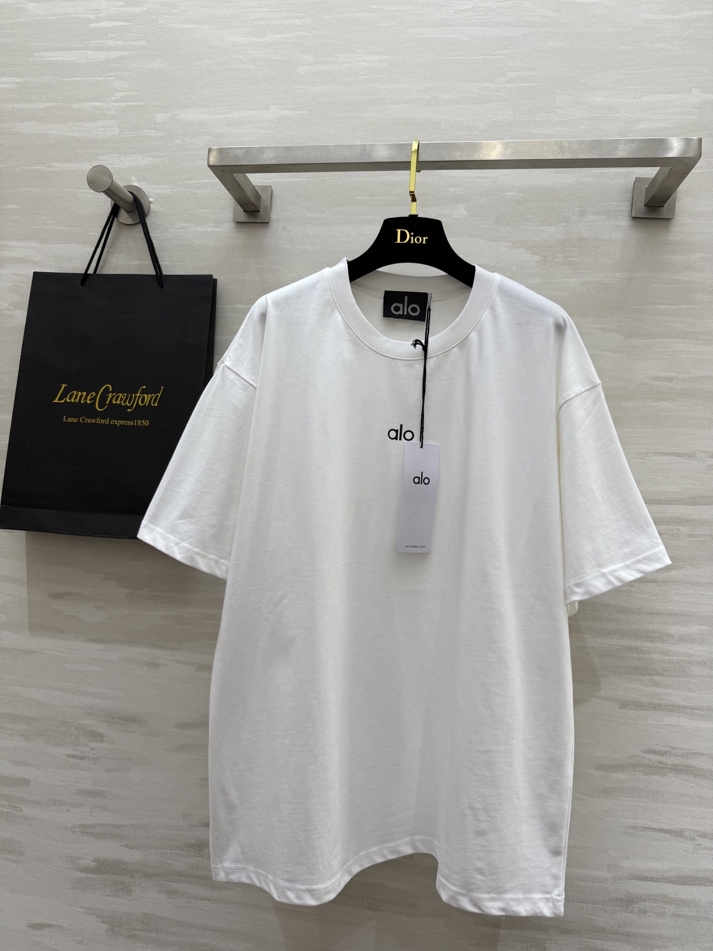 Alo糖果色宽松版全棉tee
糖果色短袖真的是夏季必备单品
随便搭！！！高品质定制！
现货首发size：