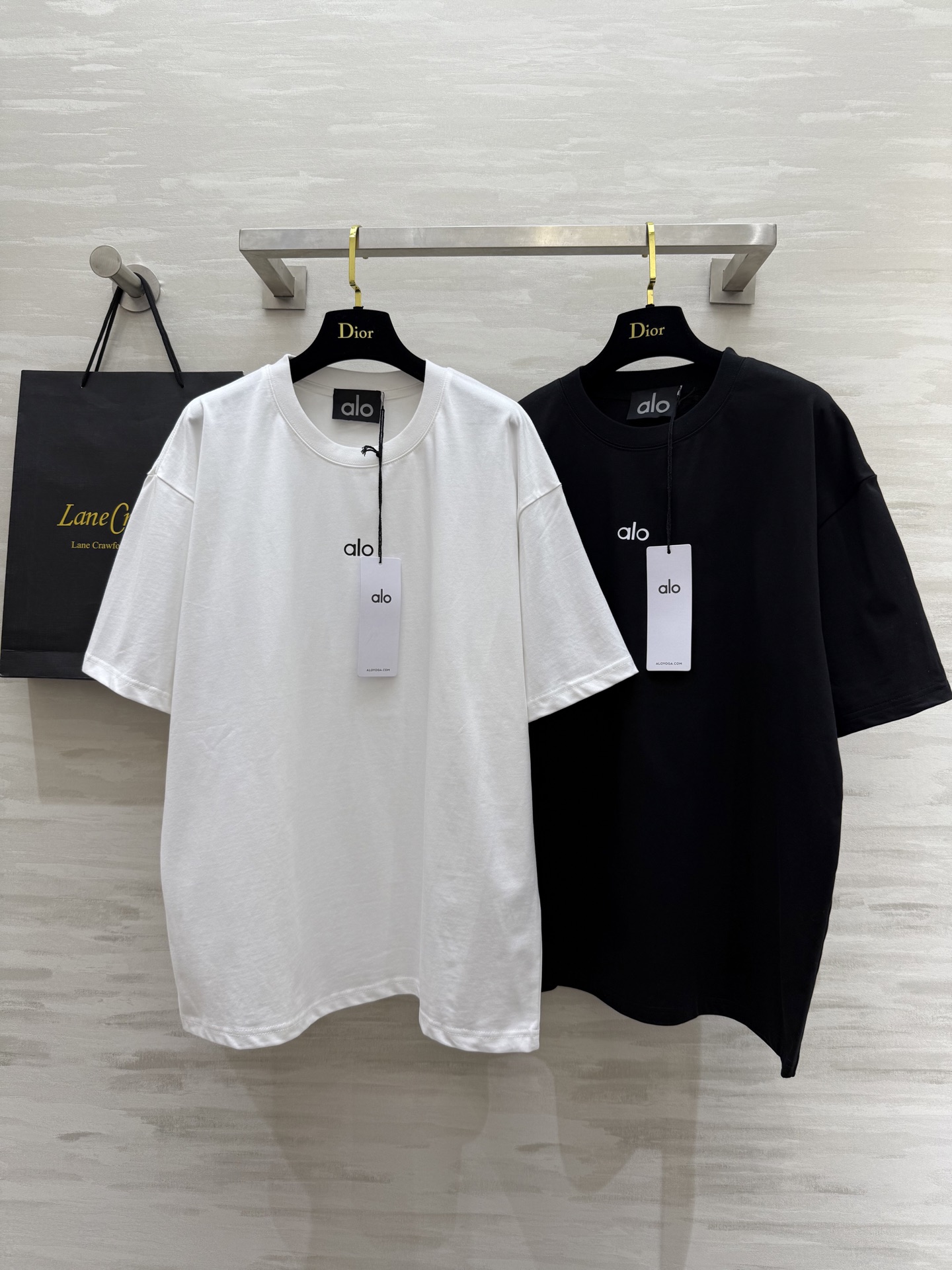 Alo糖果色宽松版全棉tee
糖果色短袖真的是夏季必备单品
随便搭！！！高品质定制！
现货首发size：