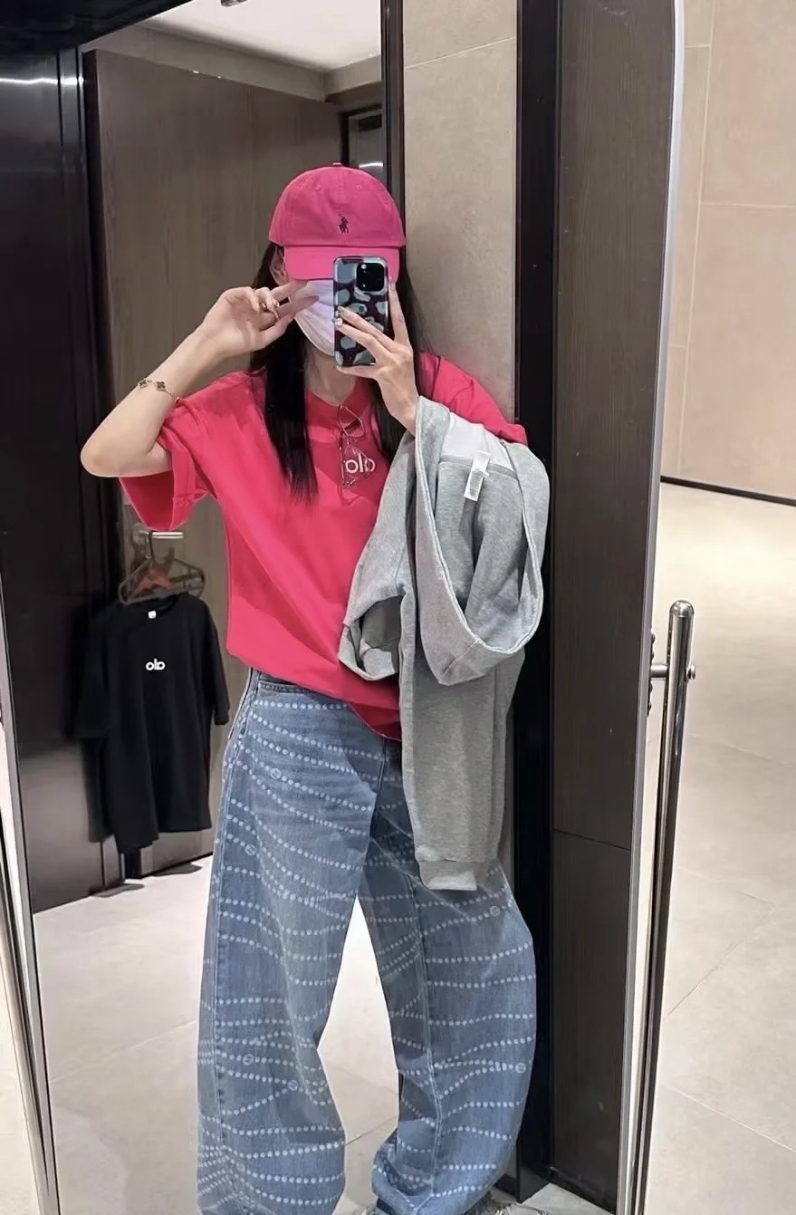 Alo糖果色宽松版全棉tee
糖果色短袖真的是夏季必备单品
随便搭！！！高品质定制！
现货首发size：