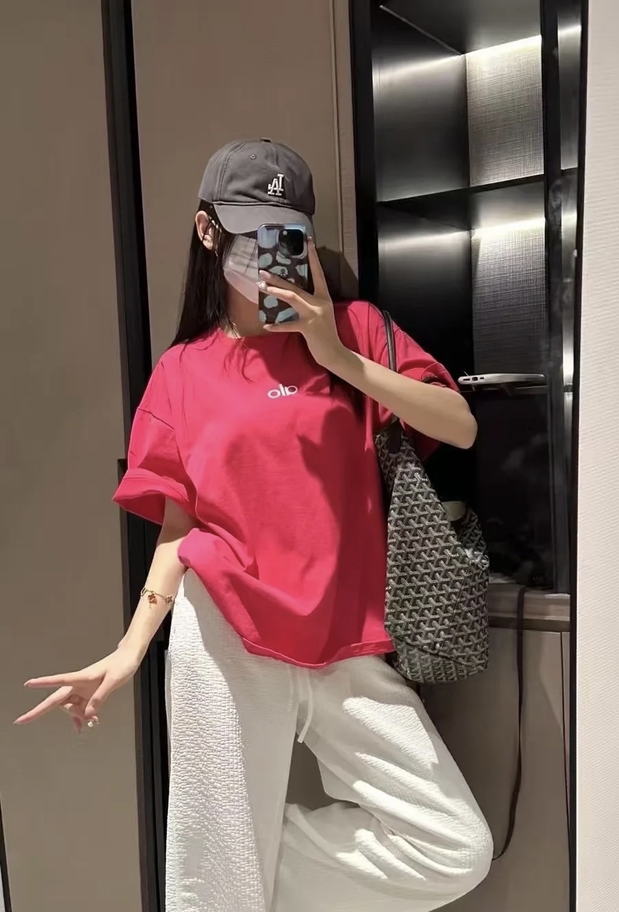 Alo糖果色宽松版全棉tee
糖果色短袖真的是夏季必备单品
随便搭！！！高品质定制！
现货首发size：