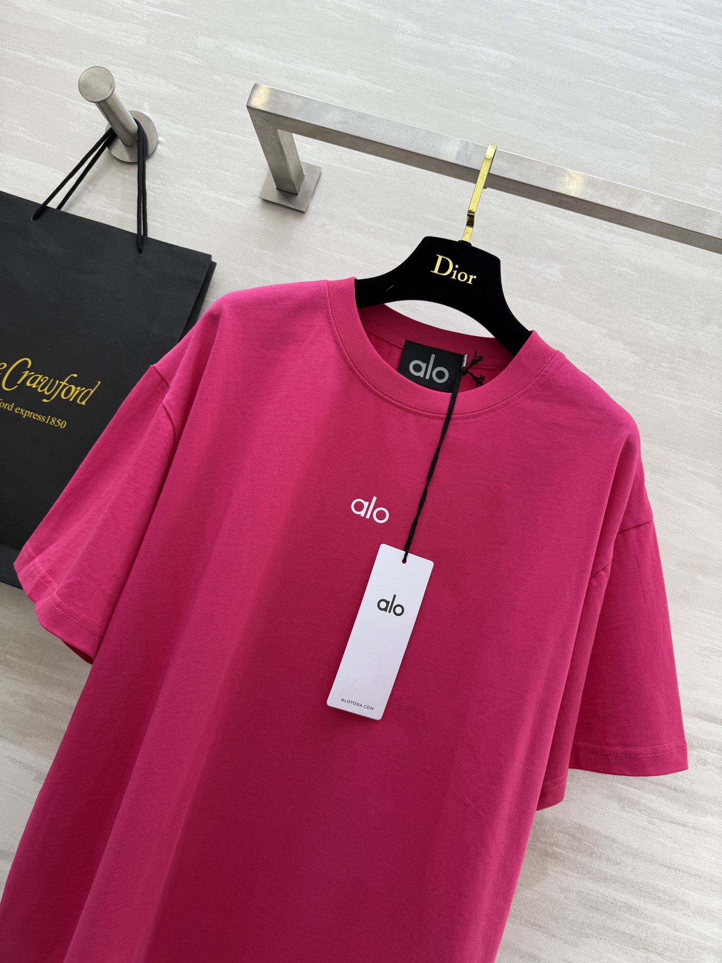 Alo糖果色宽松版全棉tee
糖果色短袖真的是夏季必备单品
随便搭！！！高品质定制！
现货首发size：