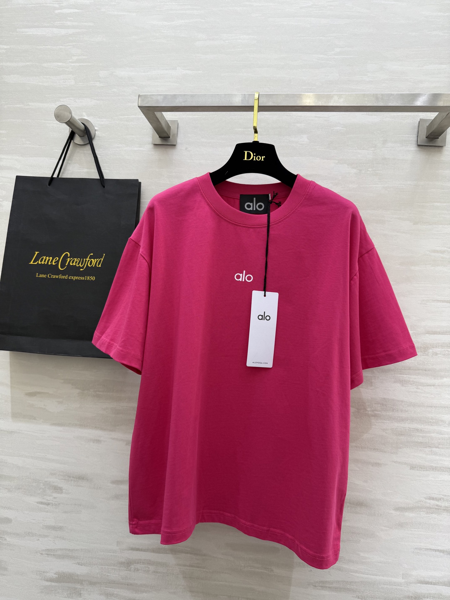 Alo糖果色宽松版全棉tee
糖果色短袖真的是夏季必备单品
随便搭！！！高品质定制！
现货首发size：