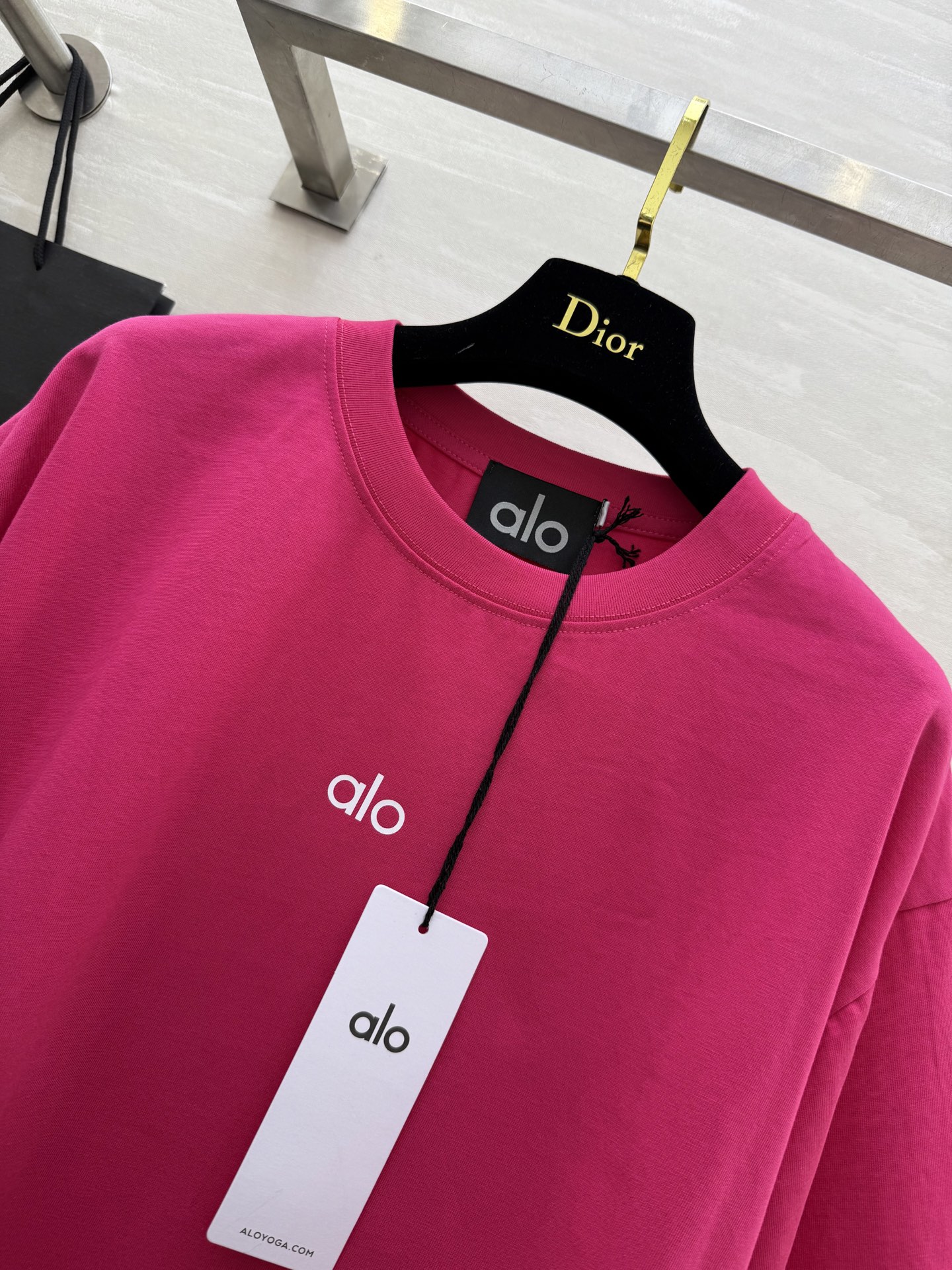 Alo糖果色宽松版全棉tee
糖果色短袖真的是夏季必备单品
随便搭！！！高品质定制！
现货首发size：