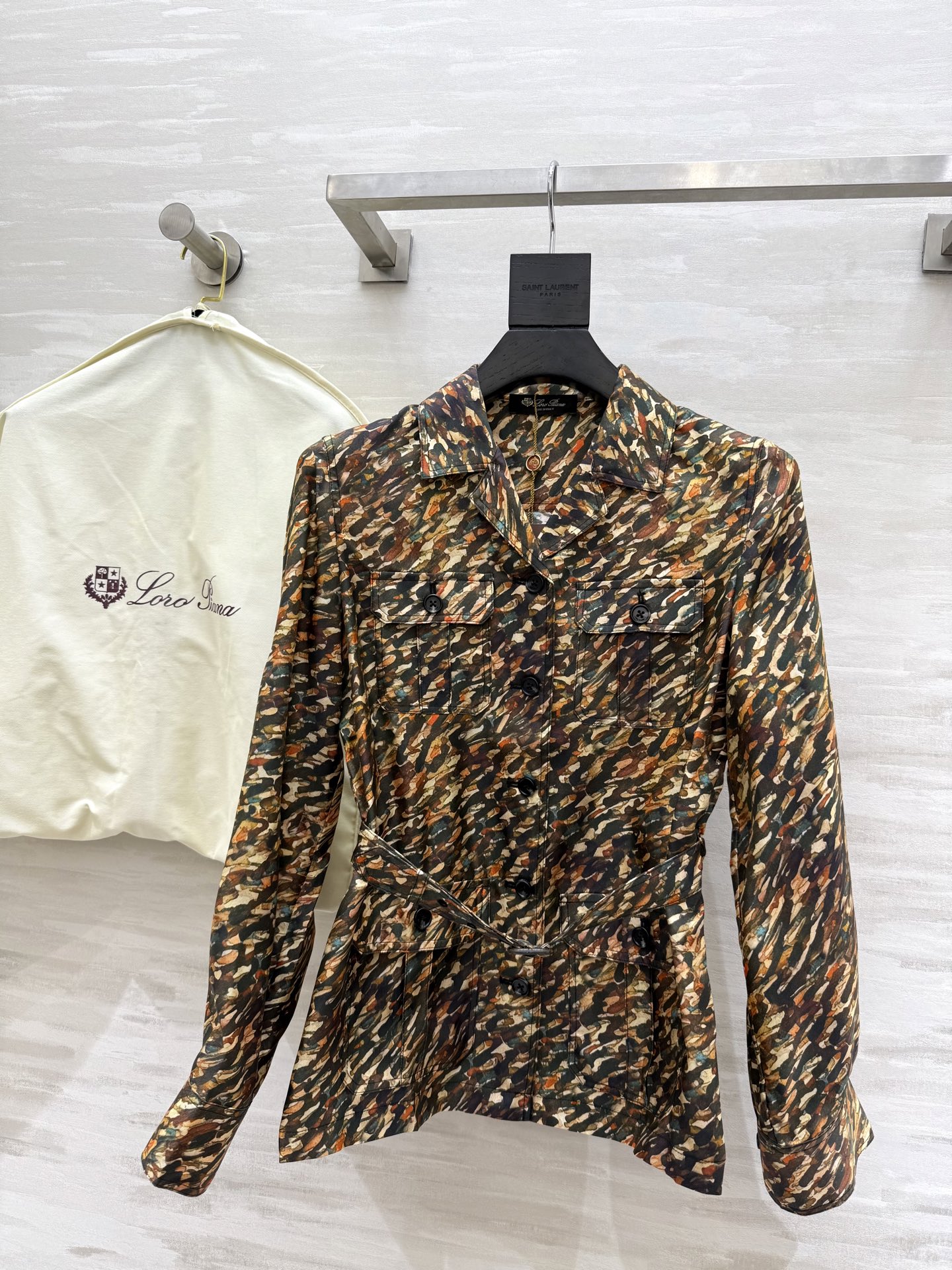 NO:328450,Loro Piana Royal Silk Jacket, the domineering female CEO Fan Sang silk fiber fabric, high-quality customization, spot first-time sizeS/M/L (size s size 38 shoulder width, bust 96, length 63), loro pigeana, jackets & coats, real silk, alexander wang19860909Loro Piana 御姐范真丝外套 妥妥霸道女总裁范桑蚕丝纤维面料 高品质定制 现货首发sizeS/M/L（s码肩宽38,胸围96,衣长63）,,loro piana,jackets & coats,real silk,alexander wang,Women's clothing