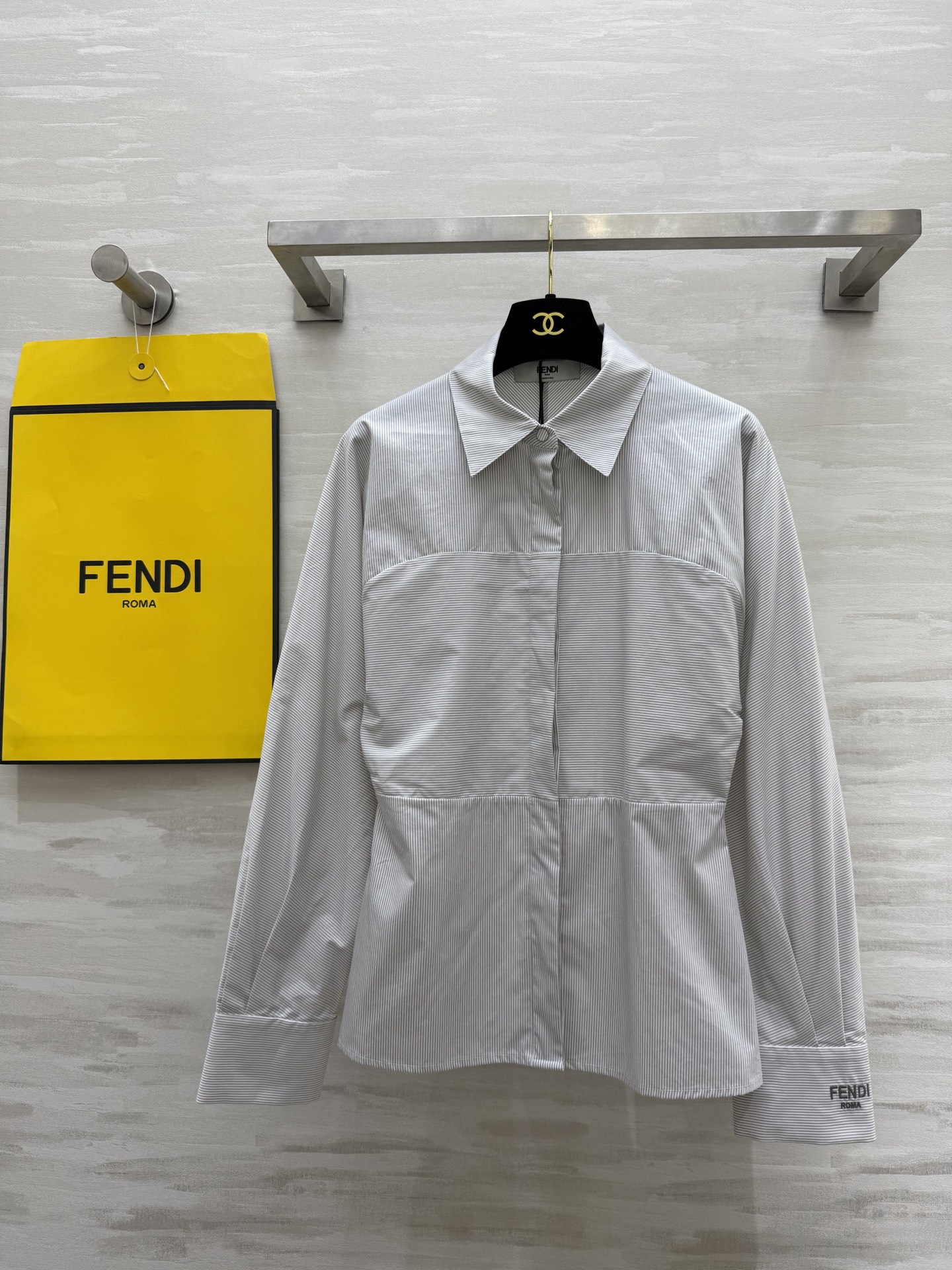 NO:328462,#FEND three-dimensional waist striped shirt, high-quality customization, spot first-time sizeS/M/L (size s bust 96, 61 length),,fendi,alexander wang19860909#FEND立体收腰条纹衬衣 高品质定制 现货首发sizeS/M/L（s码胸围96,衣长61）,,fendi,alexander wang,Women's clothing