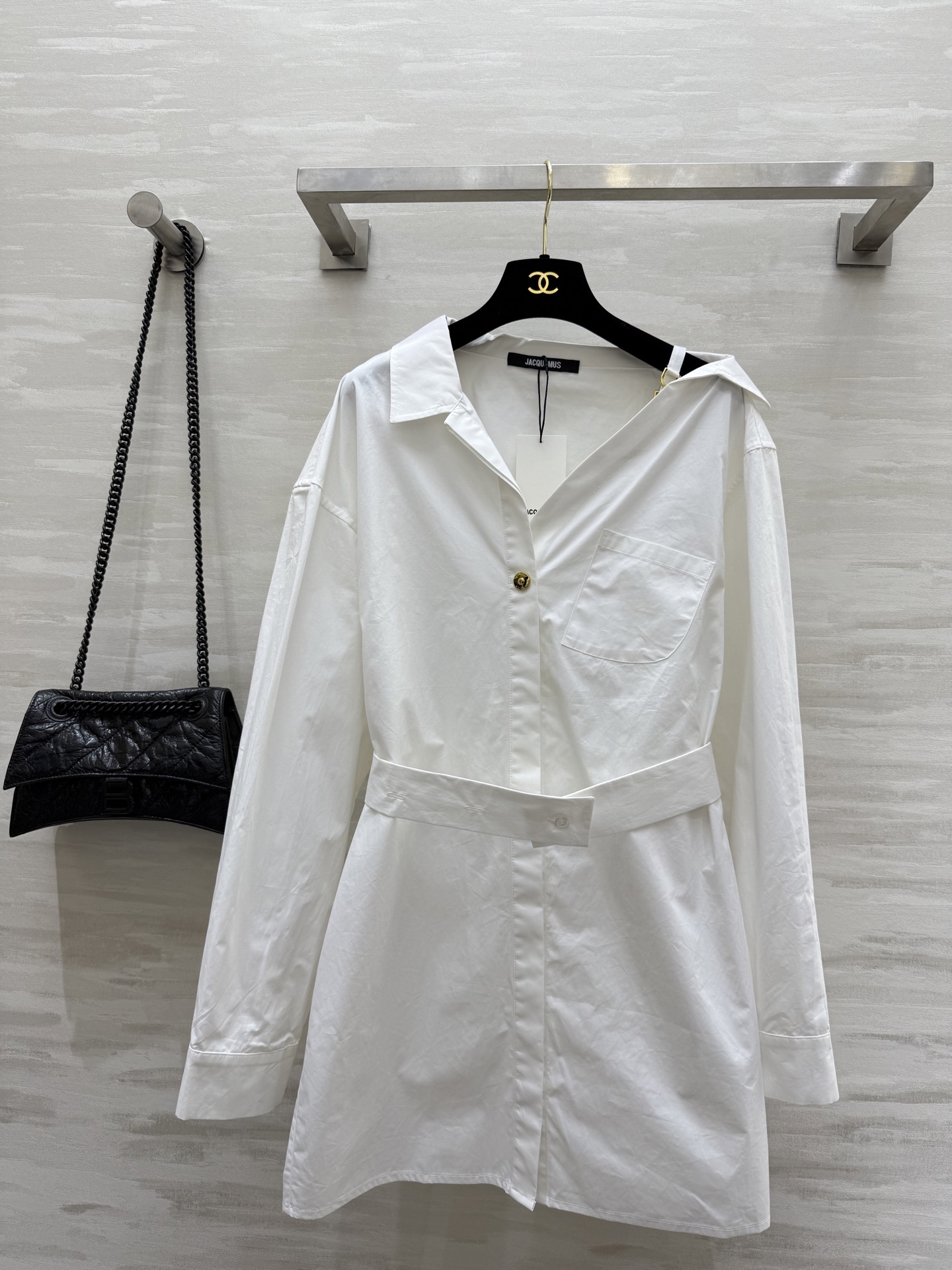 NO:328482,JACQUEMUS｜Shirt style dress irregular shoulder-fall design three-dimensional tailoring style high quality spot first-time sizeS/M/L (size s size bust 94, 80 length), skirts, shirts, alexander wang19860909JACQUEMUS｜衬衫式连衣裙 不规则落肩设计 立体剪裁版型 高品质 现货首发sizeS/M/L（s码胸围94,衣长80）,,skirts,shirts,alexander wang,Women's clothing