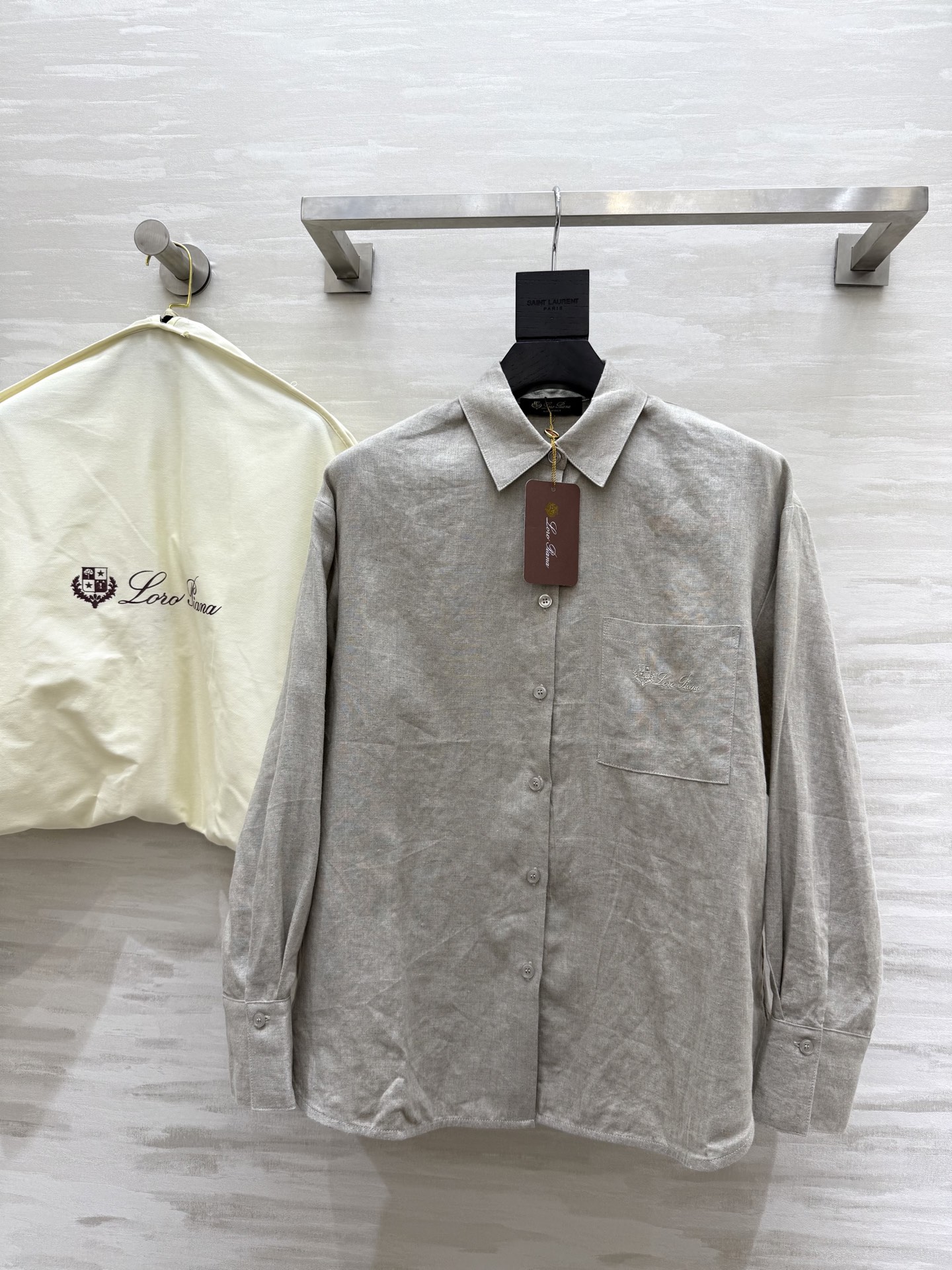 NO:328506,#LP Lao Qianfeng cotton linen shirt three-dimensional tailoring style Heavy industry logo embroidery High quality customization Spot first-time sizeS/M/L (size s size shoulder width 49, bust 106, length 66), loro piano, alexander wang19860909#LP老钱风棉麻衬衣 立体剪裁版型 重工logo刺绣 高品质定制 现货首发sizeS/M/L（s码肩宽49,胸围106,衣长66）,,loro piana,alexander wang,Women's clothing