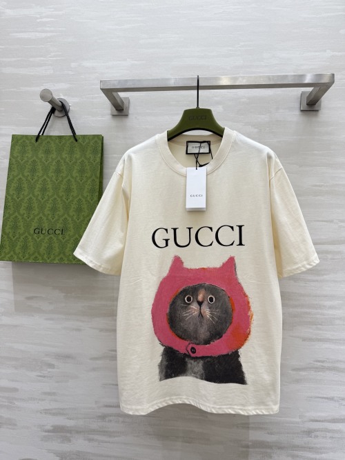 Gucci Women's Ivory Cotton T-Shirt with Cat Print - Short Sleeve 1 Gucci Women's Ivory Cotton T-Shirt with Cat Print - Short Sleeve
