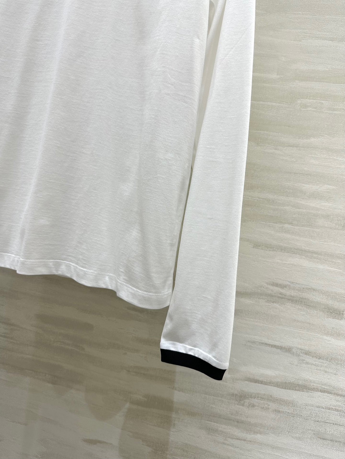Loewe Women's Long Sleeve Cotton T-Shirt with Embroidered Logo 7 i1746287525151 8261 0 5