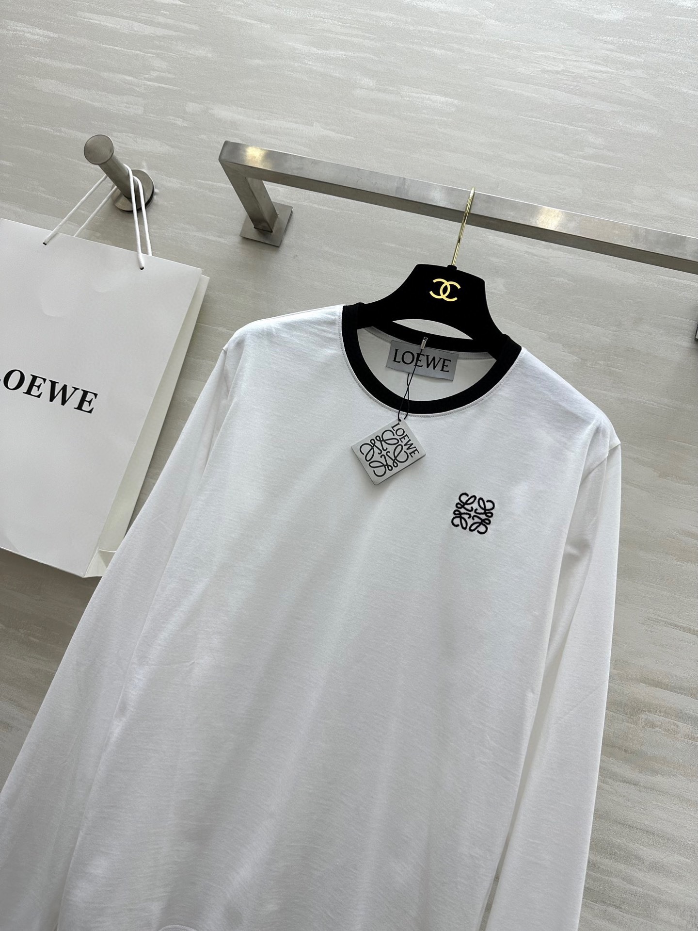 Loewe Women's Long Sleeve Cotton T-Shirt with Embroidered Logo 3 i1746287525175 7275 0 1