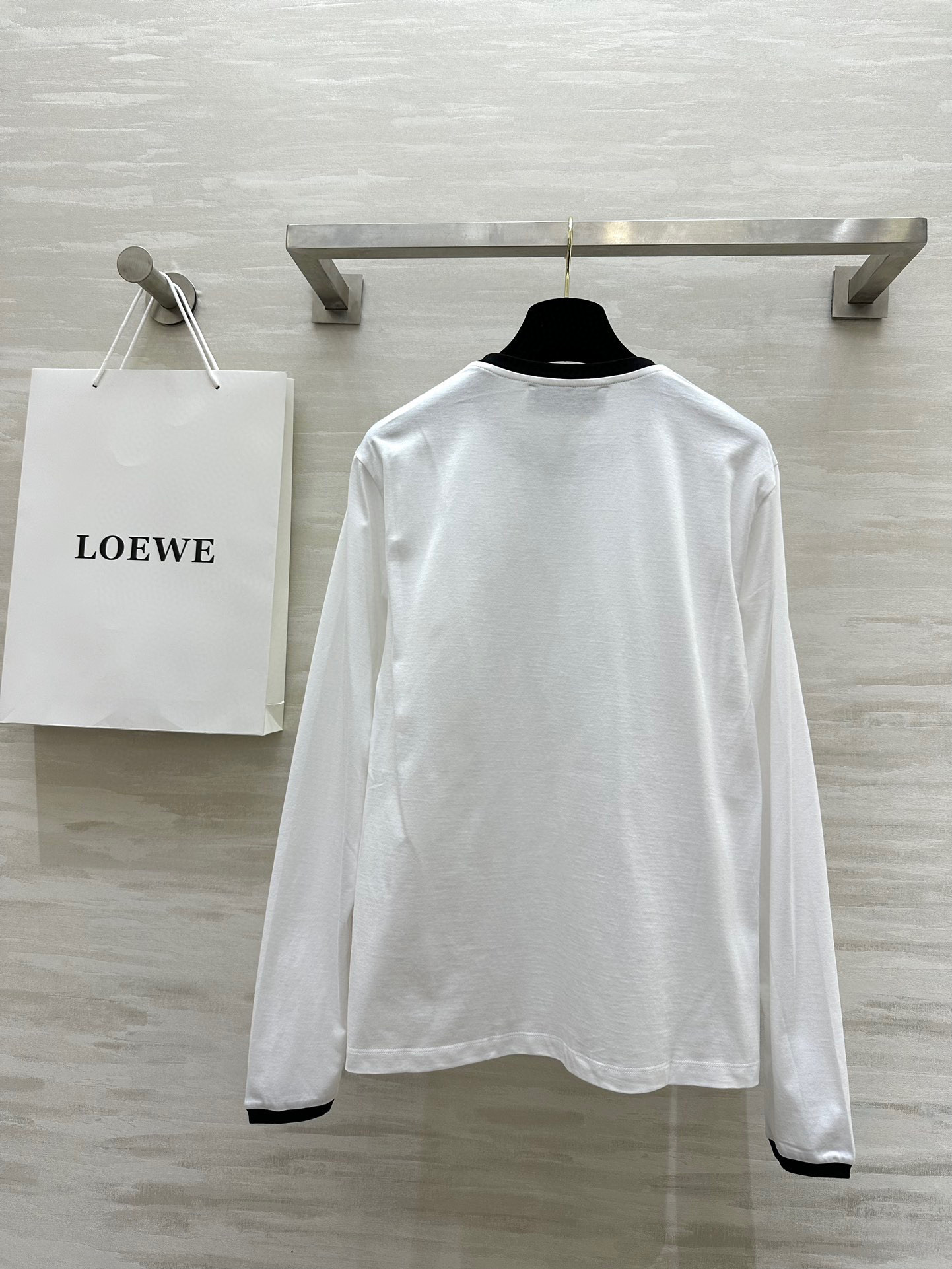 Loewe Women's Long Sleeve Cotton T-Shirt with Embroidered Logo 6 i1746287525925 1324 0 4